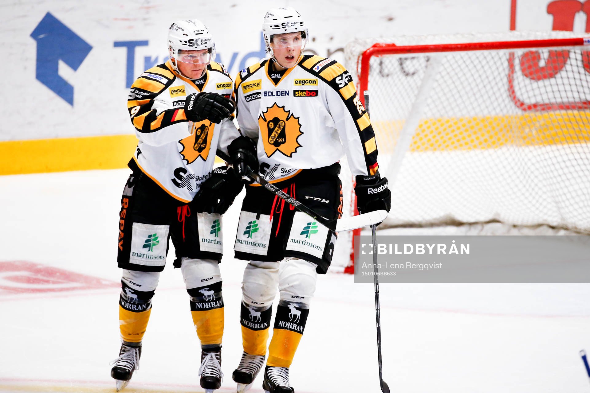 Skellefteås Patrik Zackrisson jublar ihop med Oskar