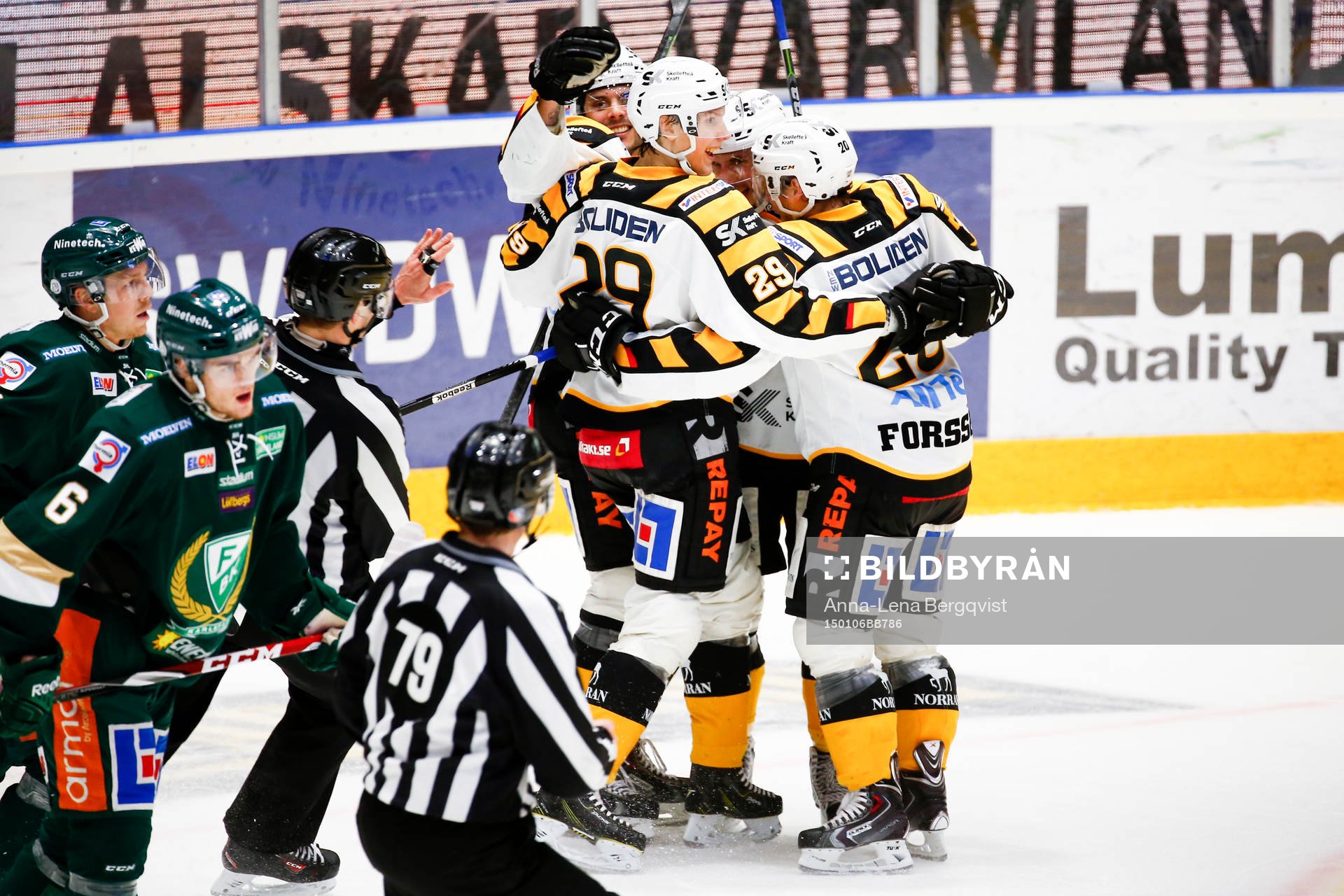 Skellefteås spelare jublar