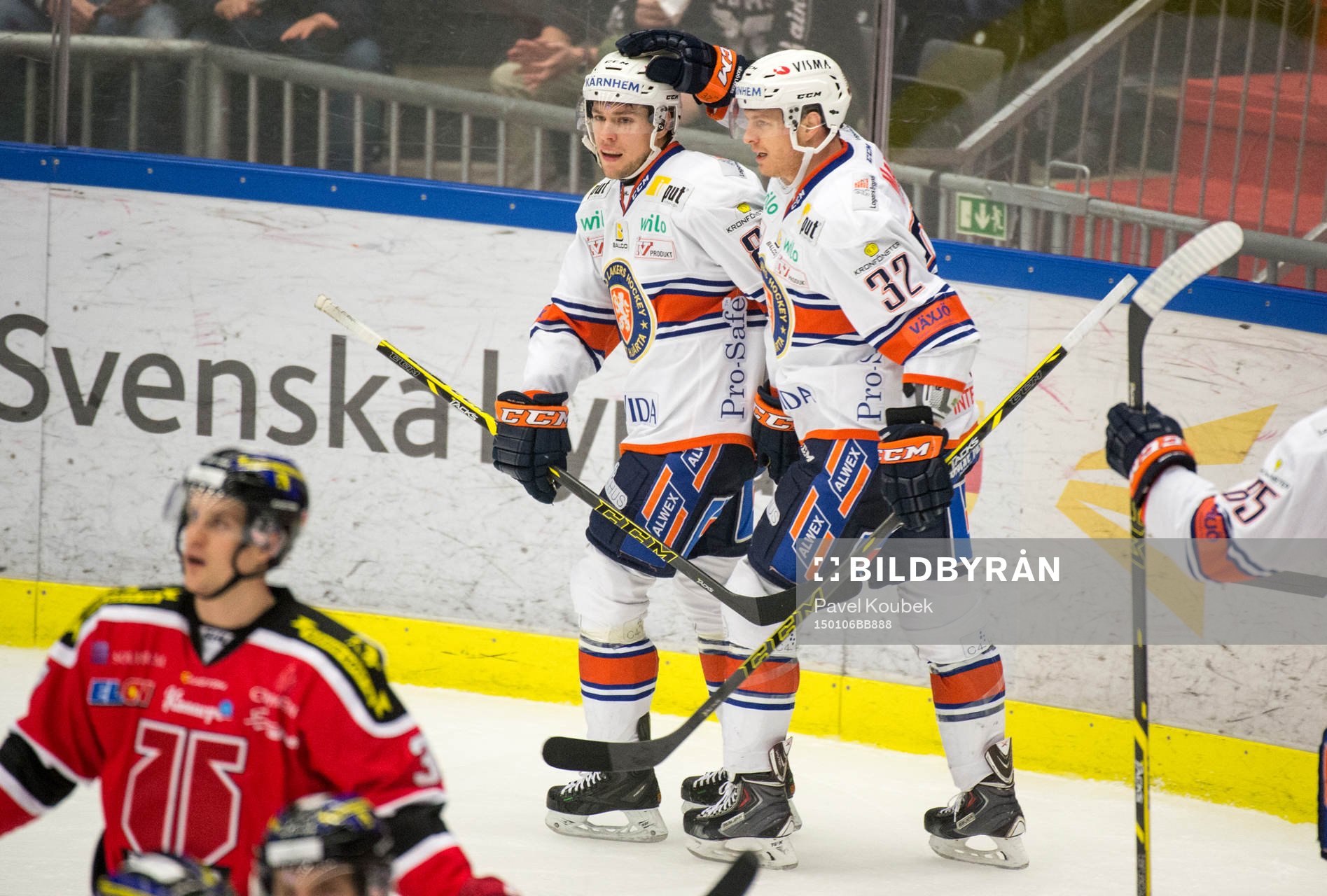 Växjös Robert Rosen och Nick Jonsson jublar