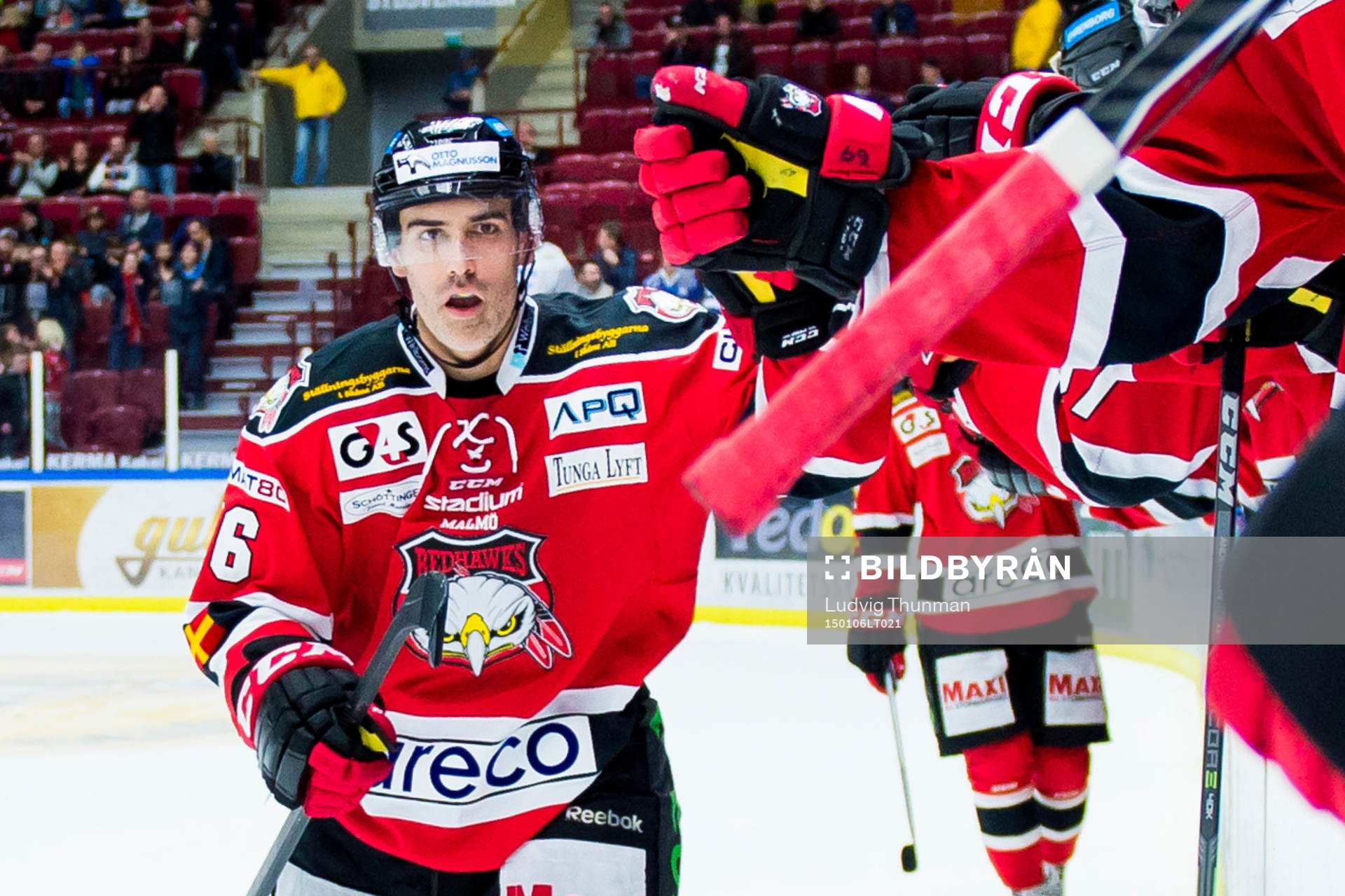 Malmö Redhawks Yanick Lehouk firar 3-3