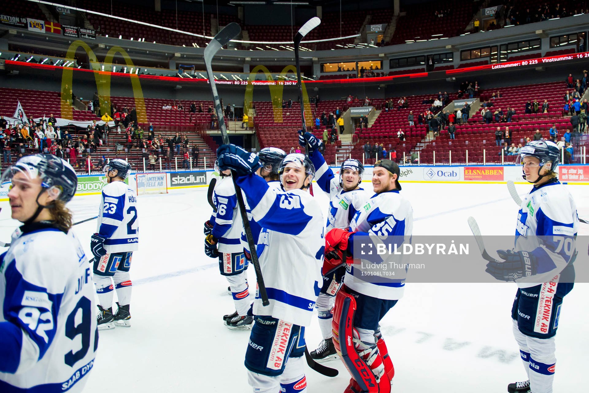 Karlskogas Johan Nilsson (miten) firar segern