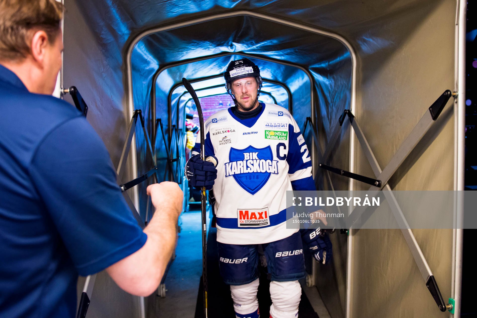 Karlskogas Martin Thelander  lämnar isen