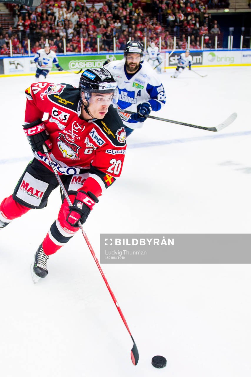 Malmö Redhawks Henrik Hetta jagas av Karlskogas Daniel