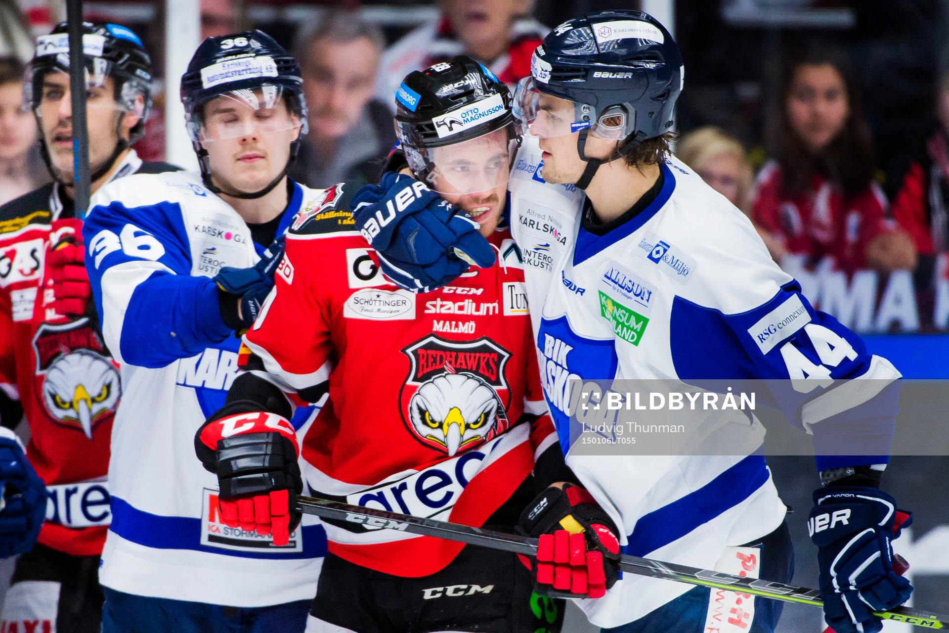 Malmö Redhawks Henrik Hetta och Karlskogas Oskar Carlsson