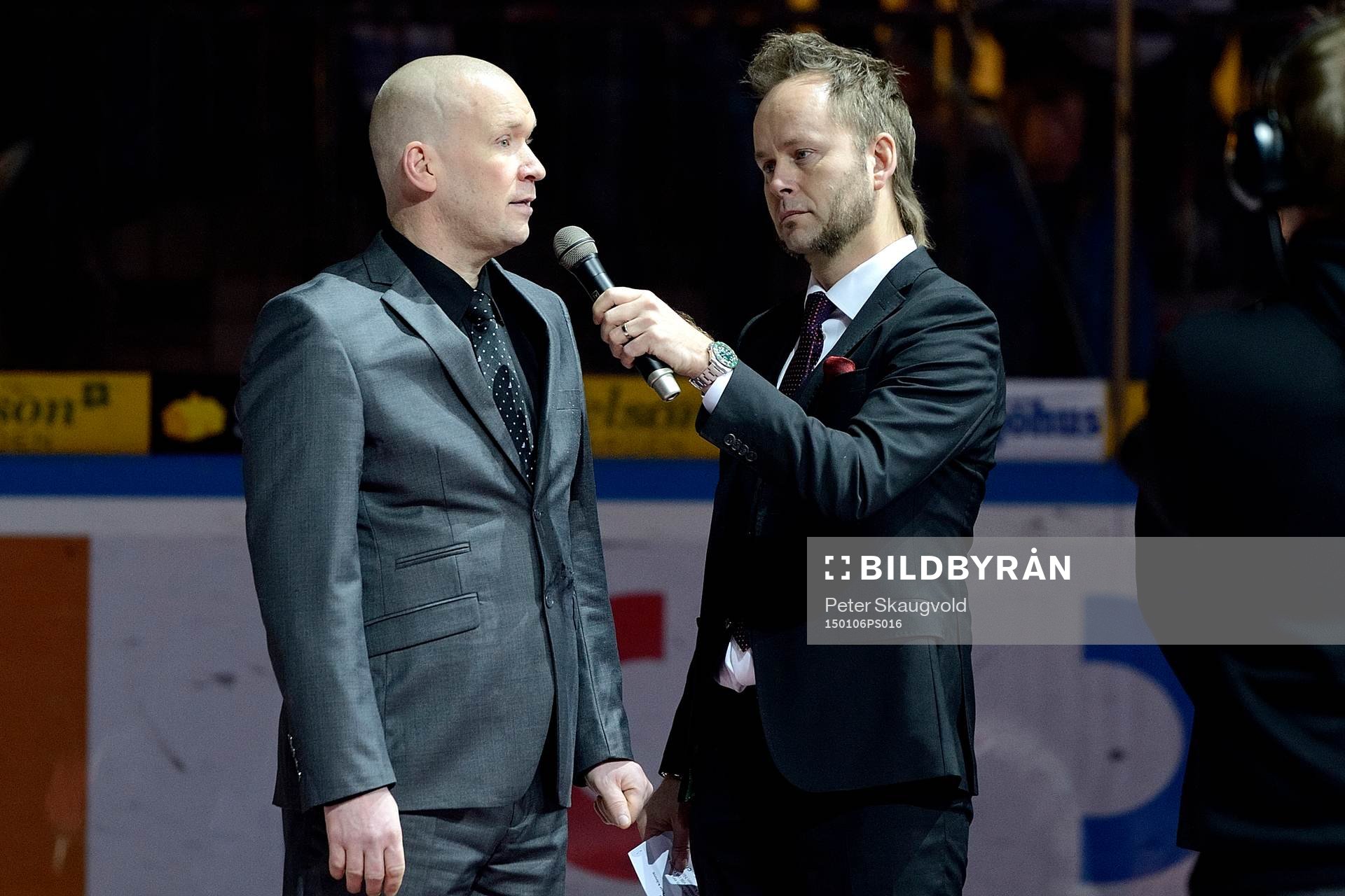 Stefans Nilssons tröjceremoni innan ishockeymatchen i SHL