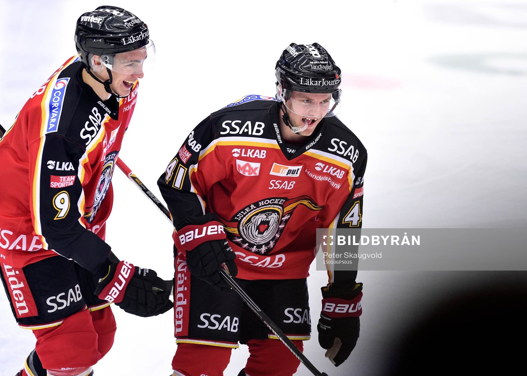 Luleås Johan Forsberg(v) jublar med Chad Billins(h)