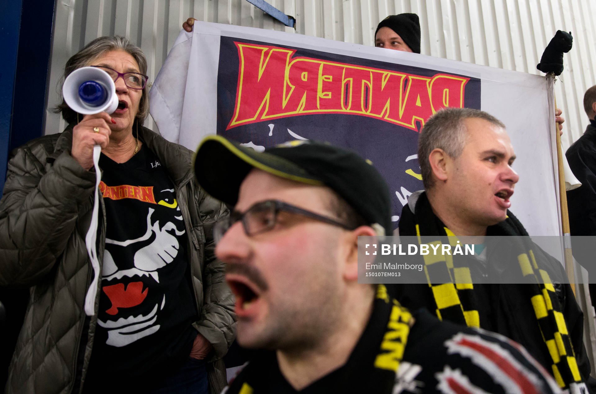 Panterns supportrar med Mikael Kelada i täten