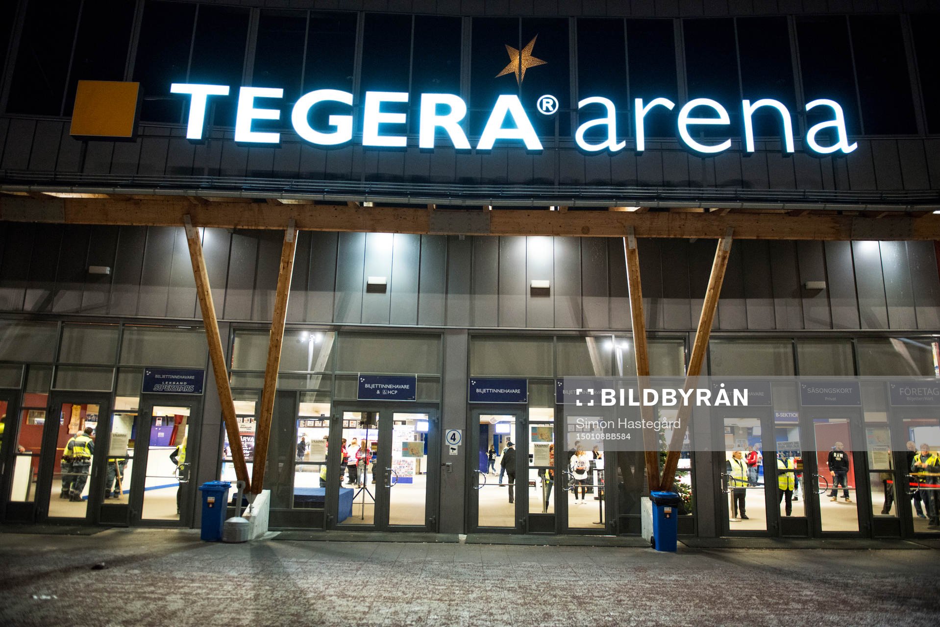 Entrén till Tegera Arena före ishockeymatchen i SHL