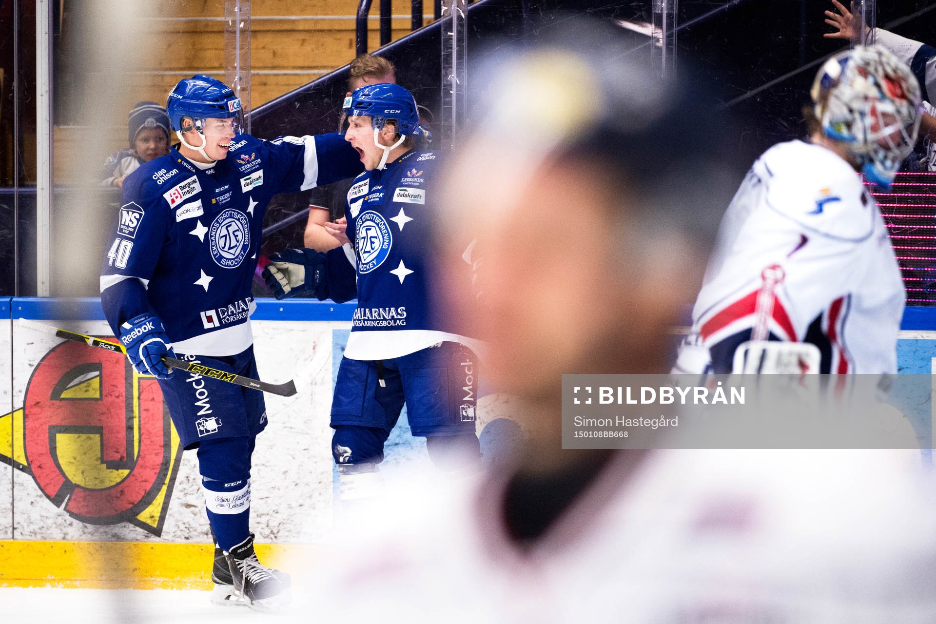 Leksands Tomi Sallinen och Linus Hultström jublar