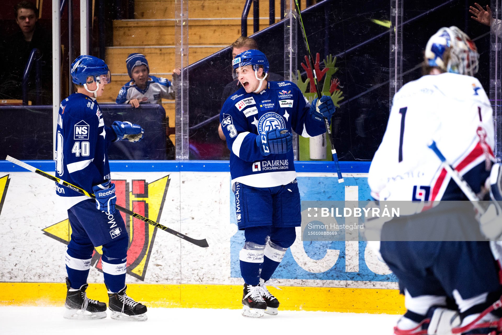 Leksands Tomi Sallinen och Linus Hultström jublar