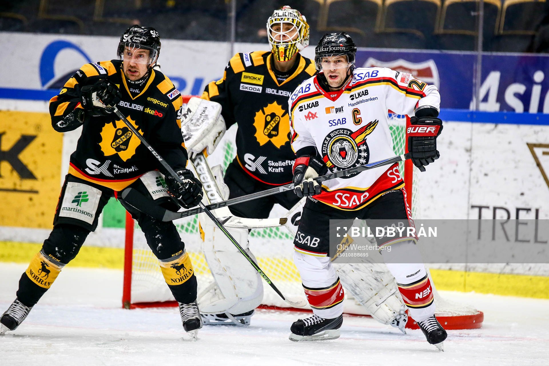 Skellefteås Erik Andersson  och målvakt Markus Svensson