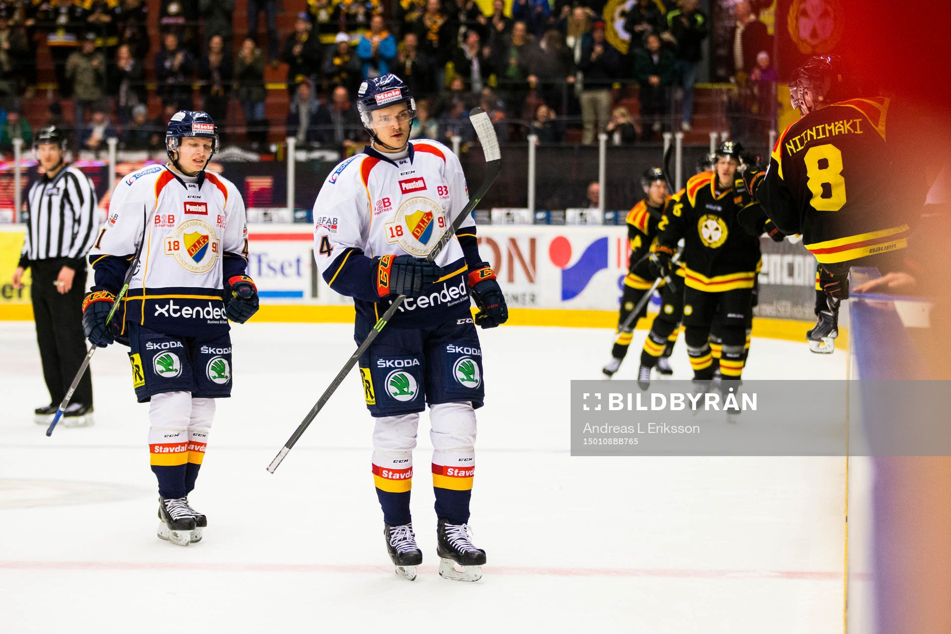 Djurgårdens Marcus Högström ser deppig ut medan Brynäs