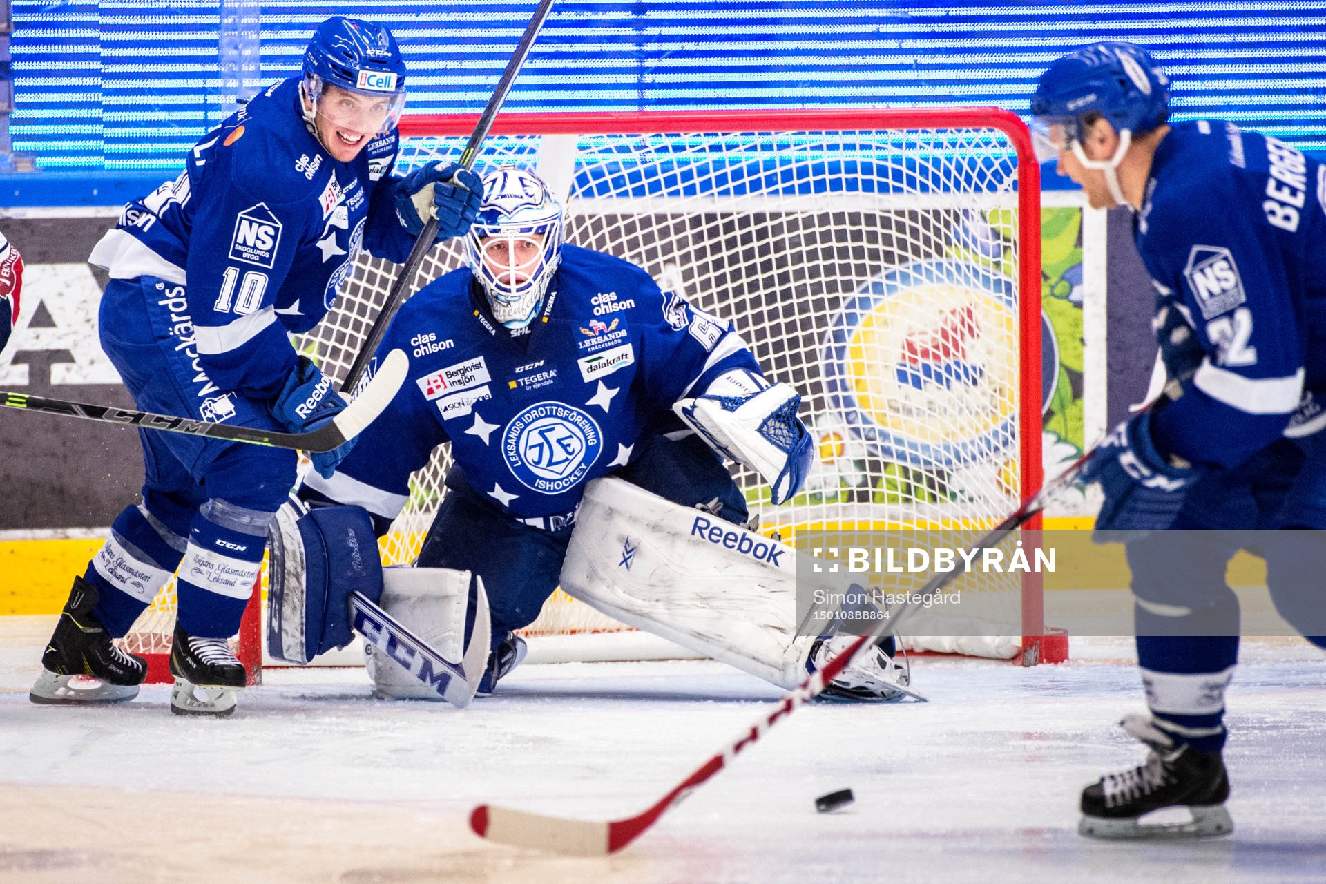 Leksands Brian Connelly , Leksands målvakt Oscar Alsenfelt