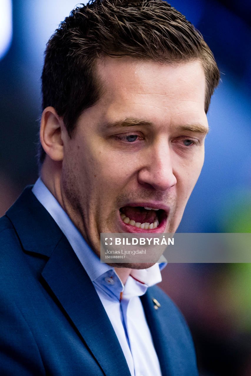 Växjös tränare Sam Hallam skriker