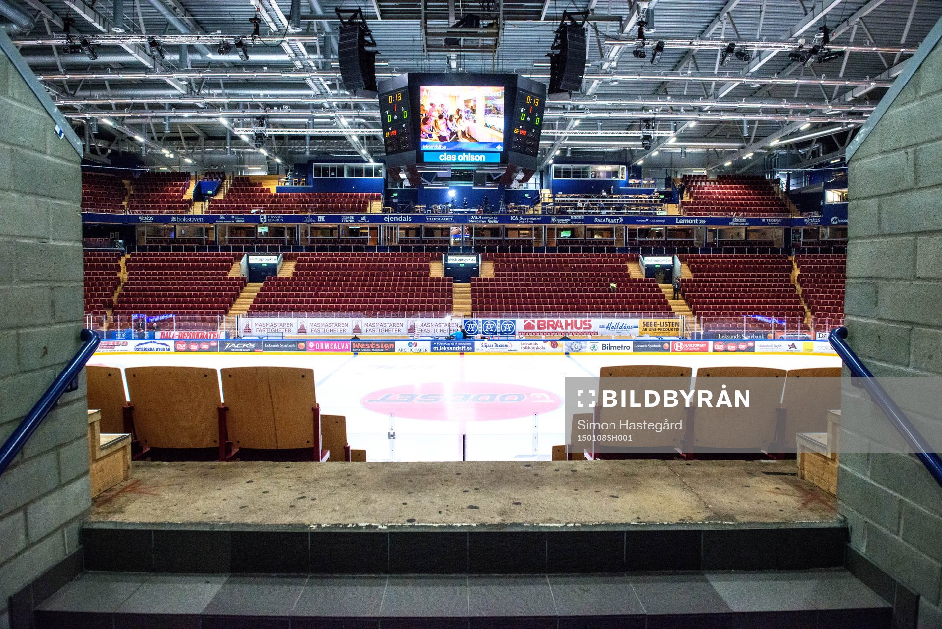 Vy från läktaringång före ishockeymatchen i SHL mellan