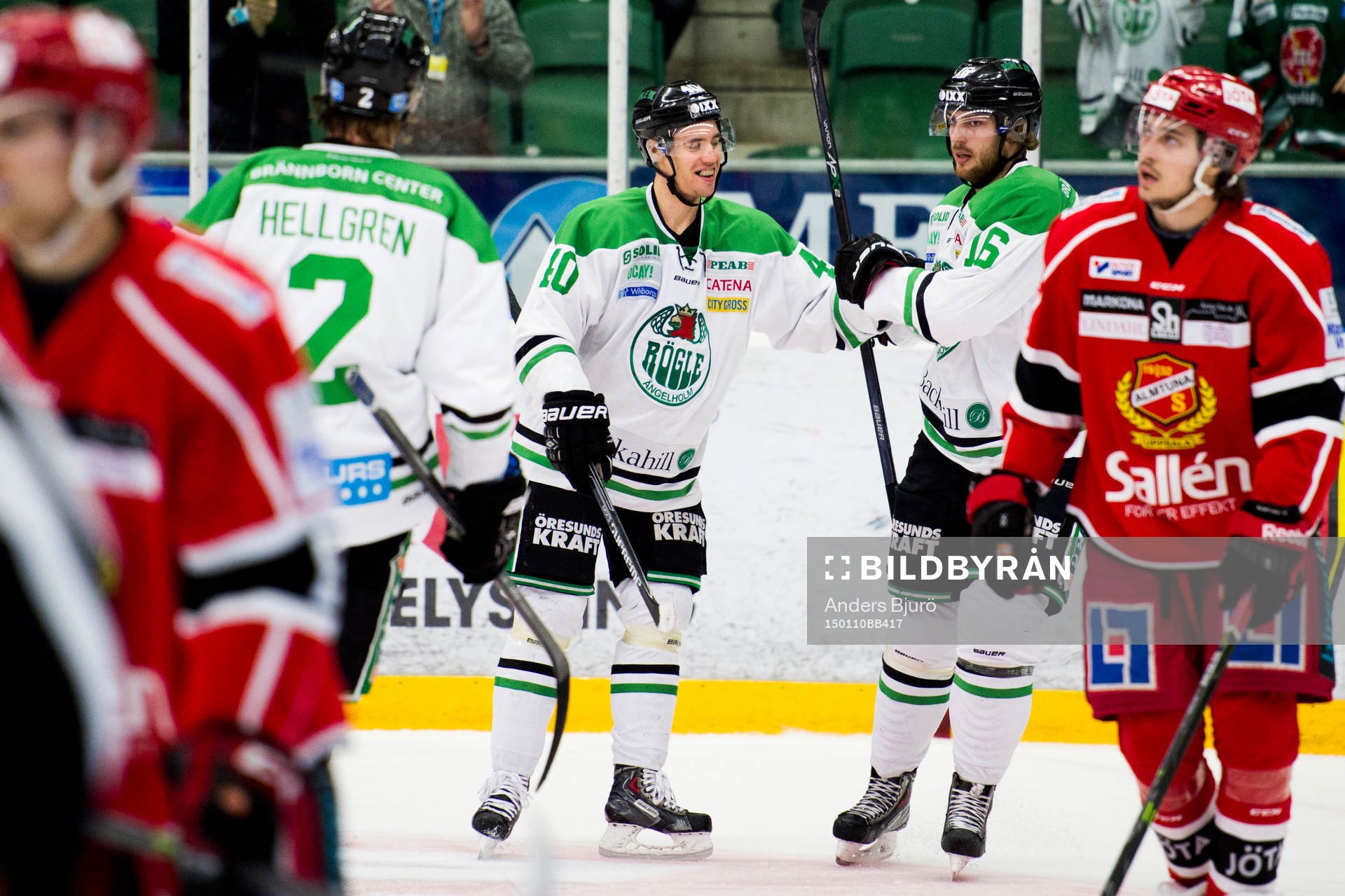 Rögles Jesper Jensen och Christopher Liljewall jublar