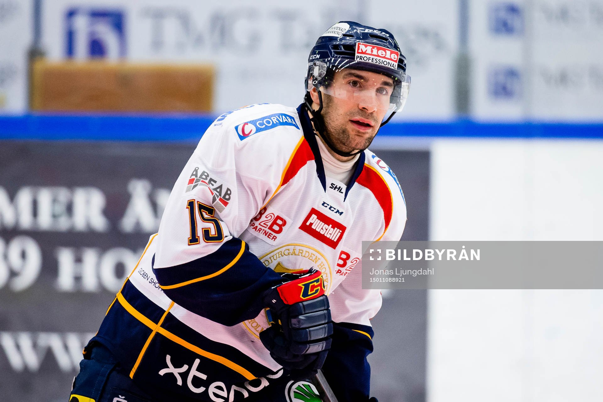 Djurgårdens Steve Saviano värmer upp