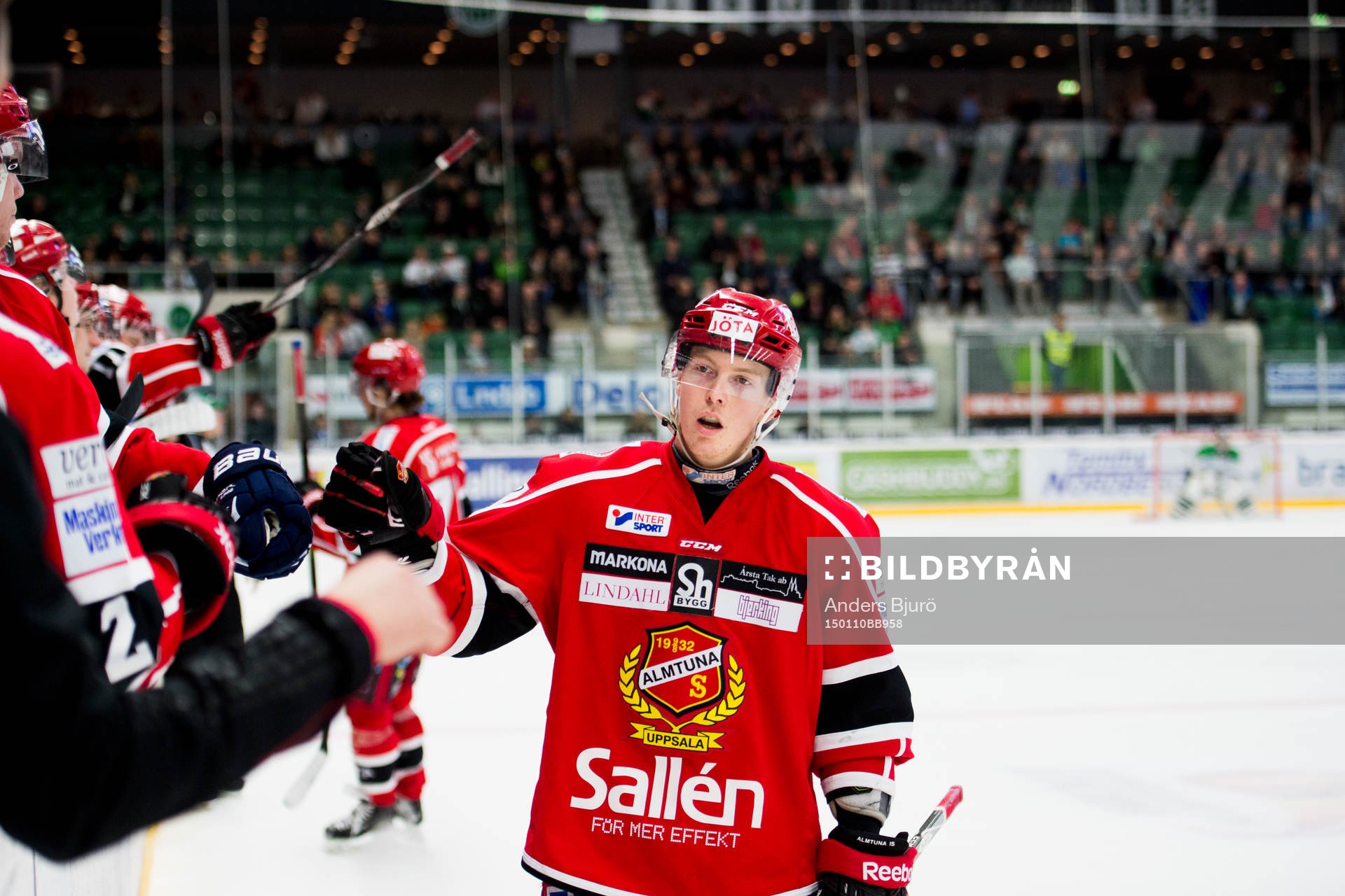 Almtunas Simon Mattsson jublar