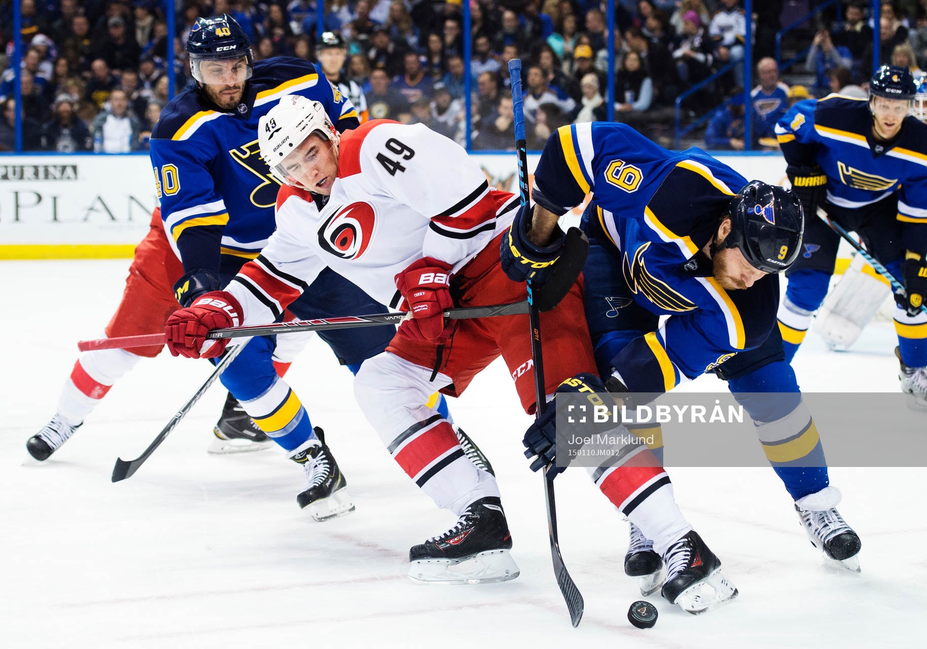 Carolinas Victor Rask utmanar St Louis Maxim Lapierre och