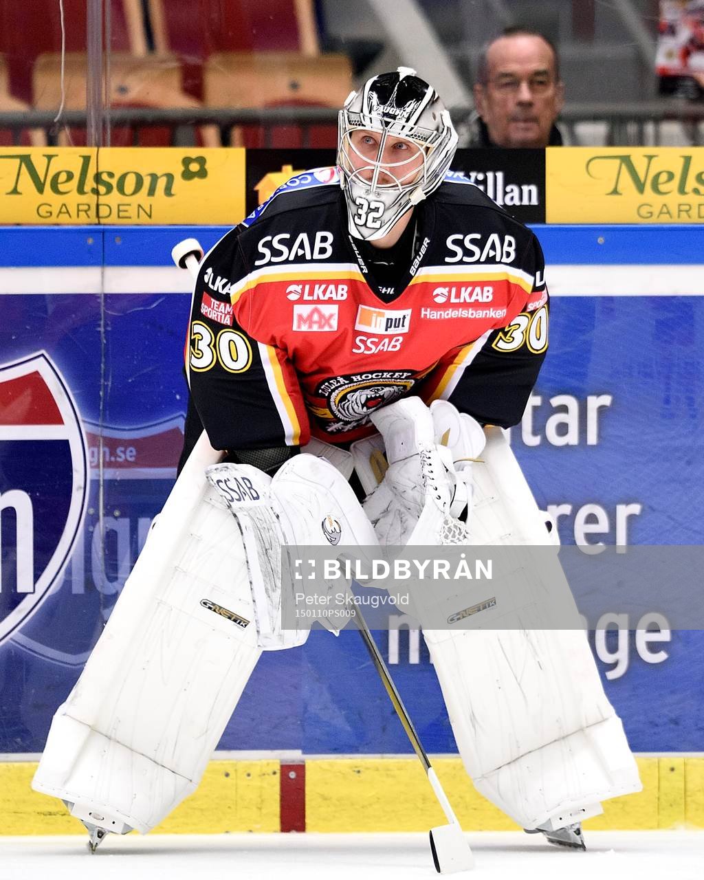Luleås målvakt Niko Hovinen på uppvärmningen