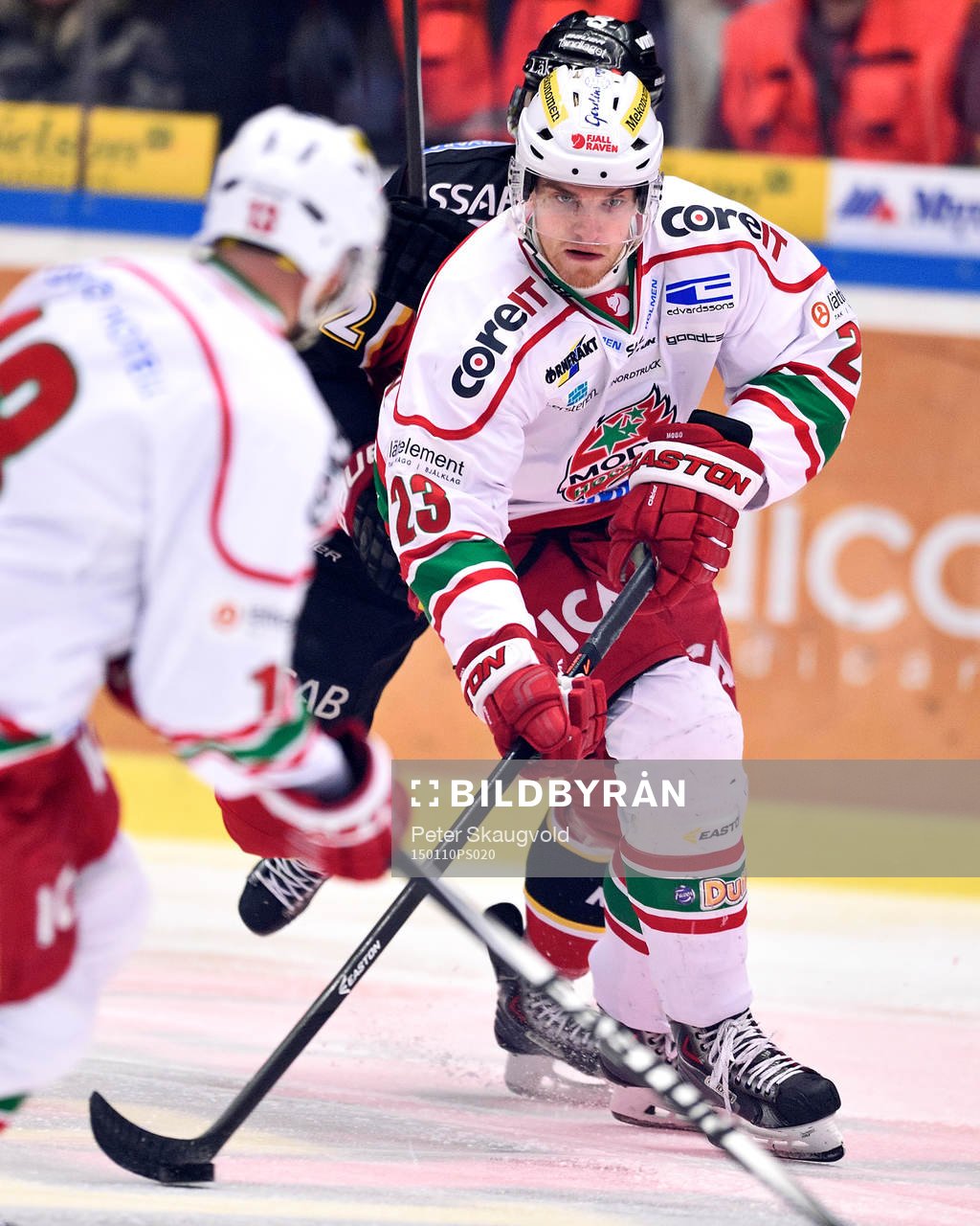 Modos Joonas Nättinen med pucken