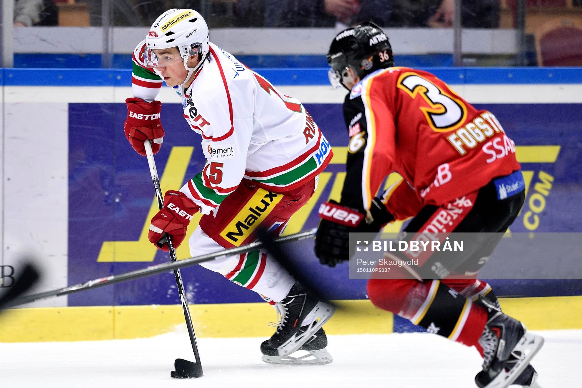 Modos Albin Runesson med pucken