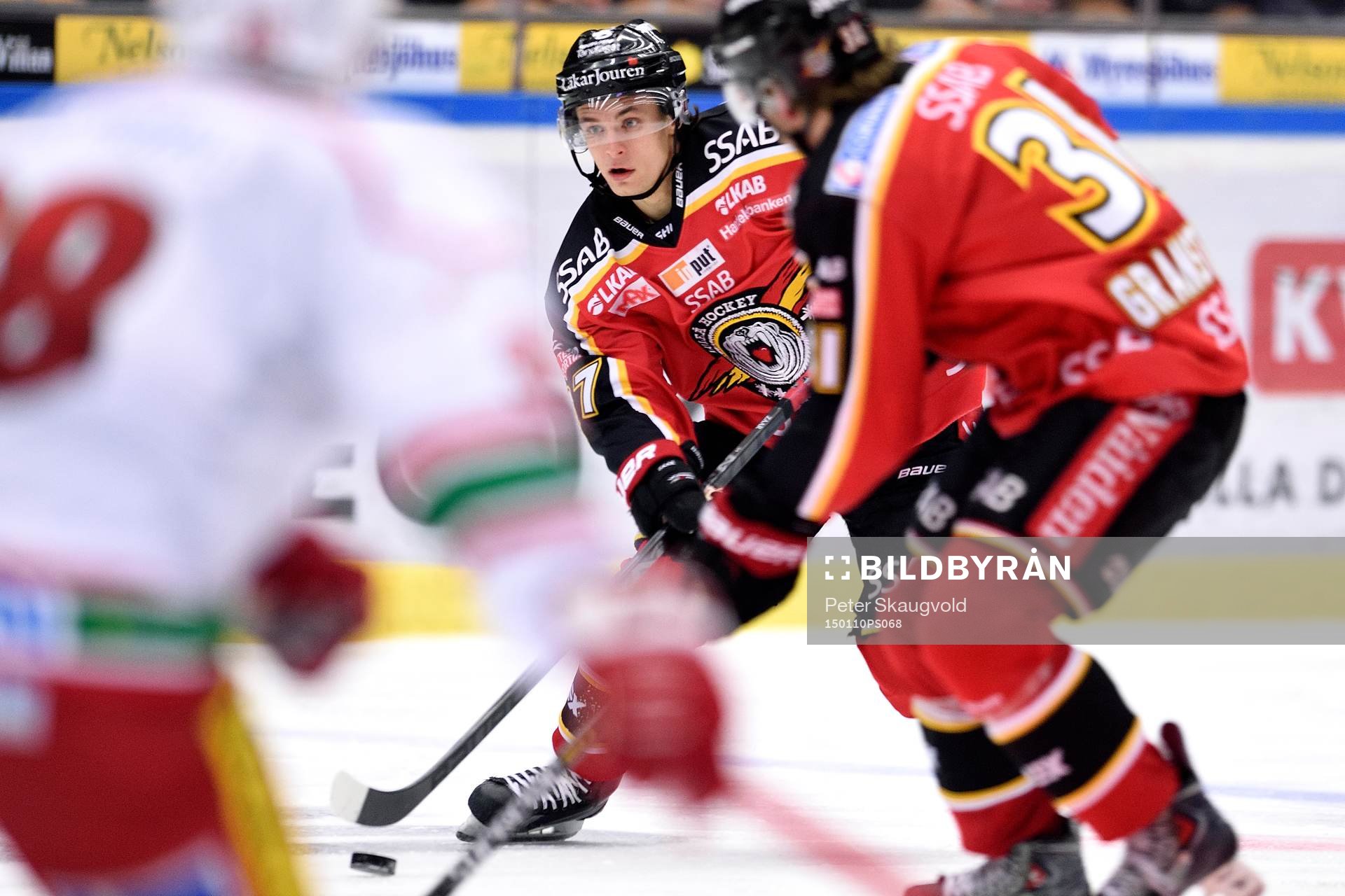 Luleås Daniel Zaar med pucken