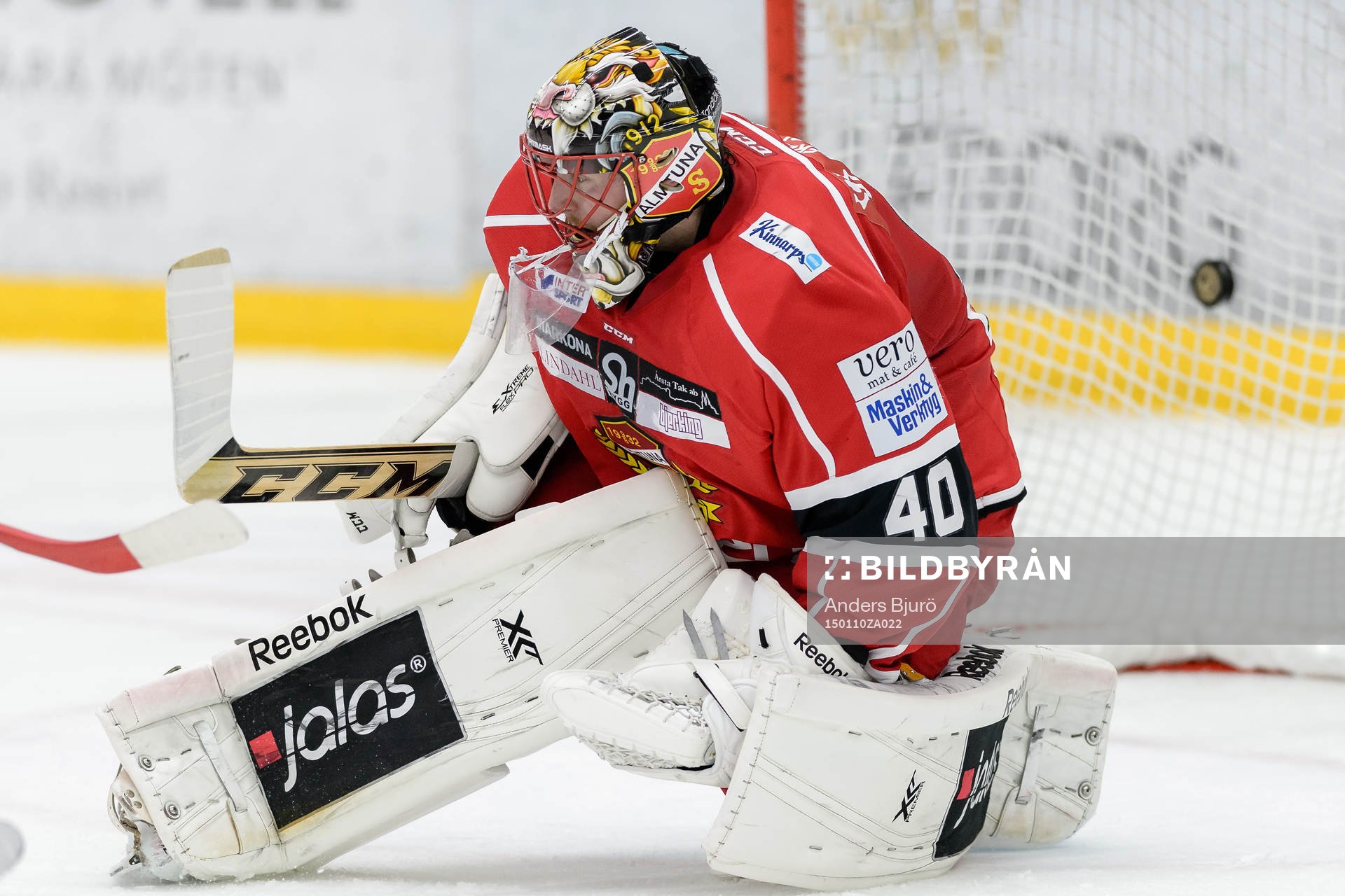 Rögles Jesper Jensen (ej i bild) gör 2-1 bakom Almtunas