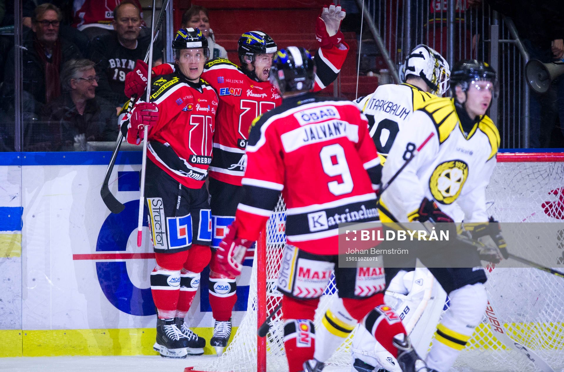 Örebros Kalle Olsson gör 1-0 och jublar med Örebros