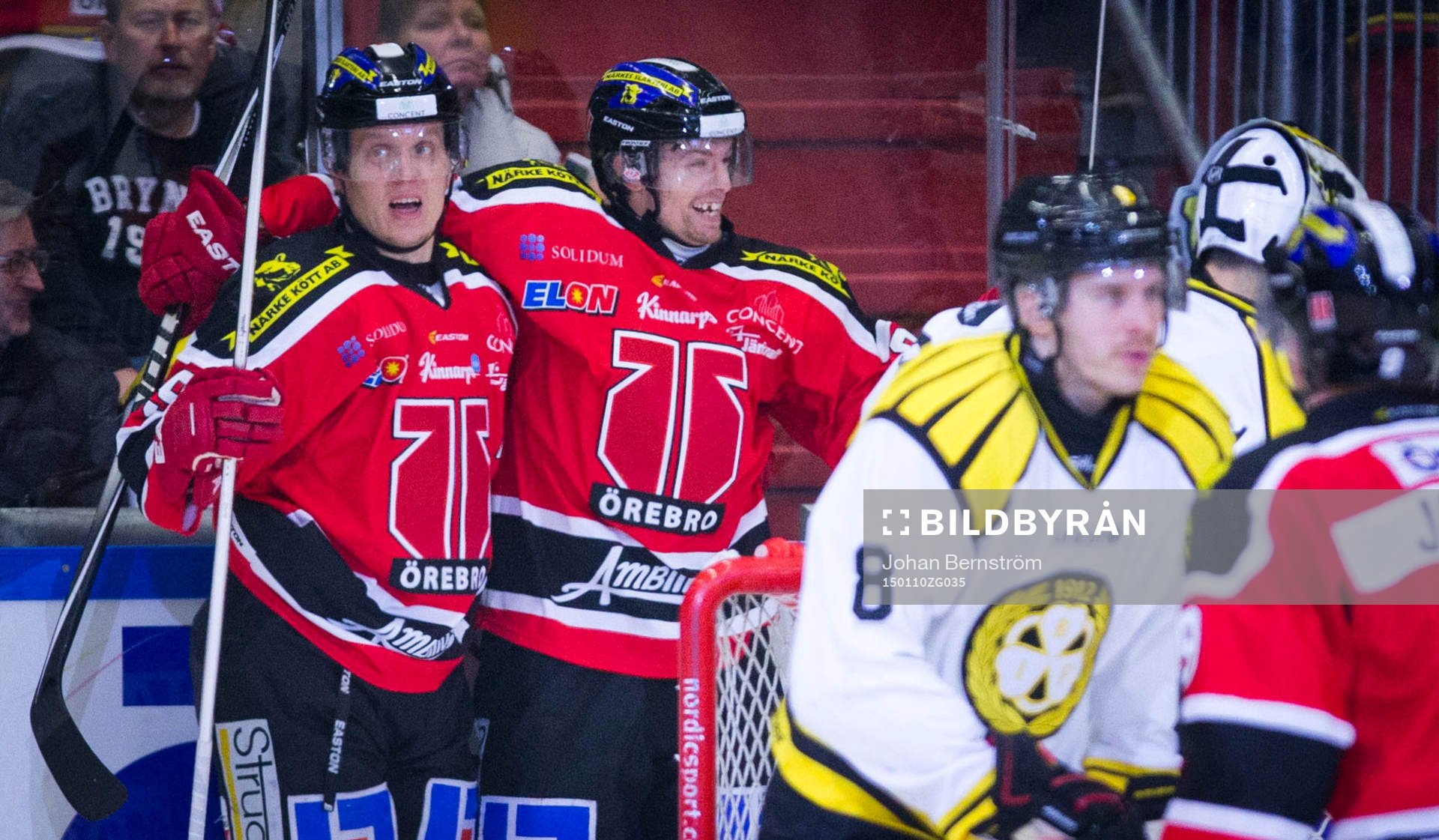 Örebros Kalle Olsson gör 1-0 och jublar med Ville