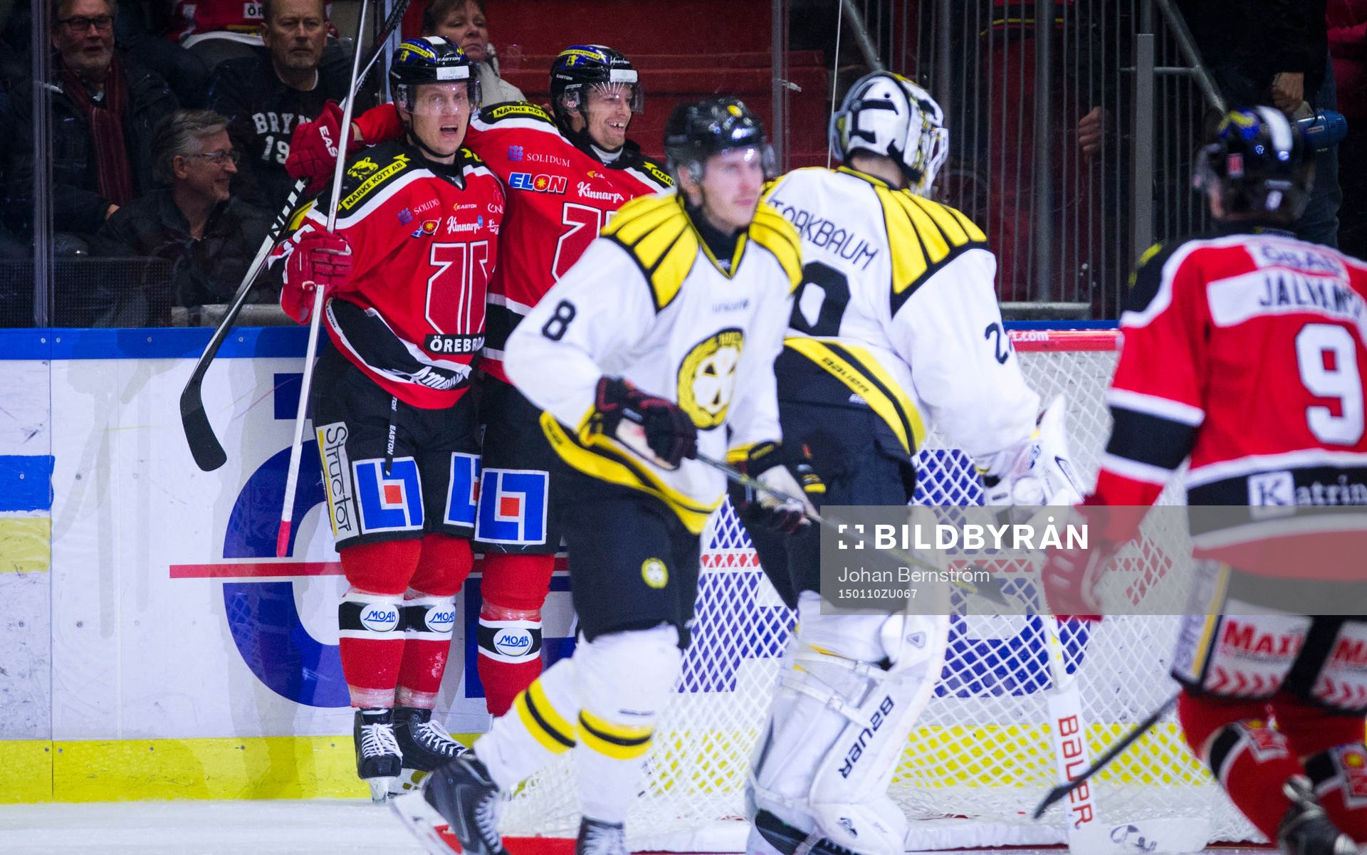 Örebros Kalle Olsson gör 1-0 och jublar med Örebros