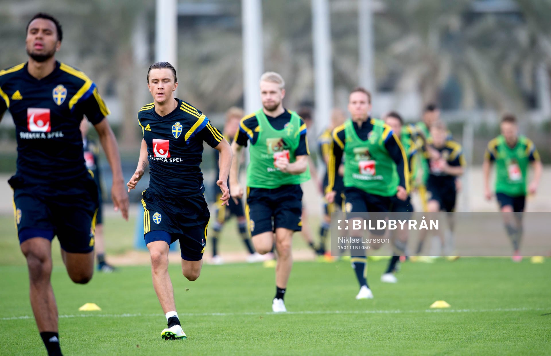 Sveriges Kristoffer Olsson (Isaac Kiese Thelin och Johan