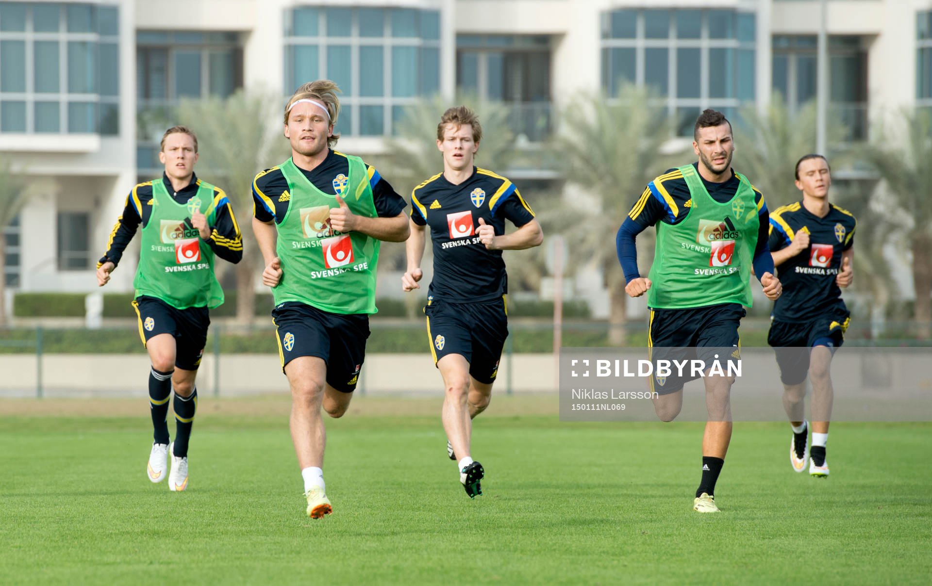 Sveriges Nicklas Bärkroth, Mikael Ishak, Ludwig Augustinsson, Kristoffer Olsson och Emil Krafth under en träning den 11 januari 2015 i Abu Dhabi, Förenade Arabemiraten.