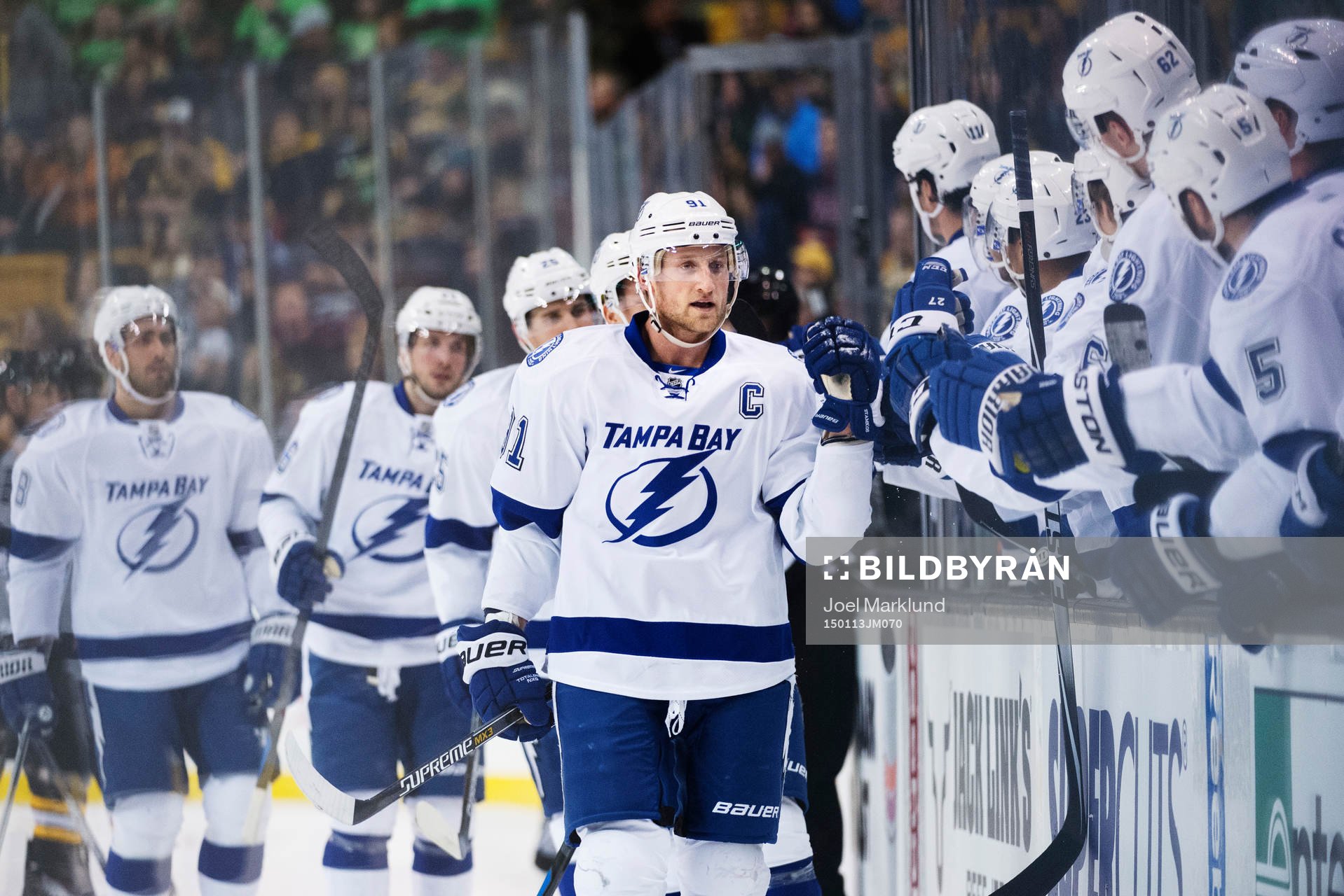 Tampa Bays Stevens Stamkos jublar med lagkamrater