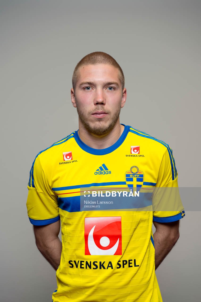 Sveriges Anton Tinnerholm under en porträttfotografering den 13 januari 2015 i Abu Dhabi.