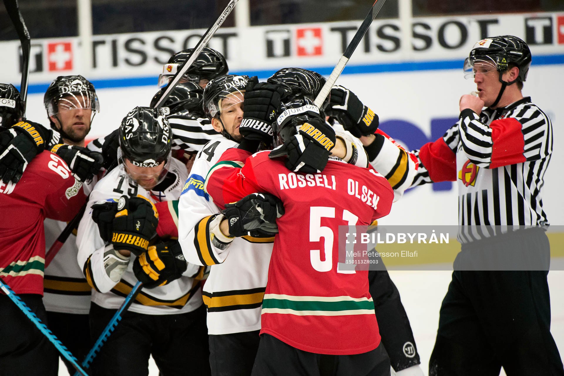 Frölundas Mats Rosseli Olsen i slagsmål med Kärpäts