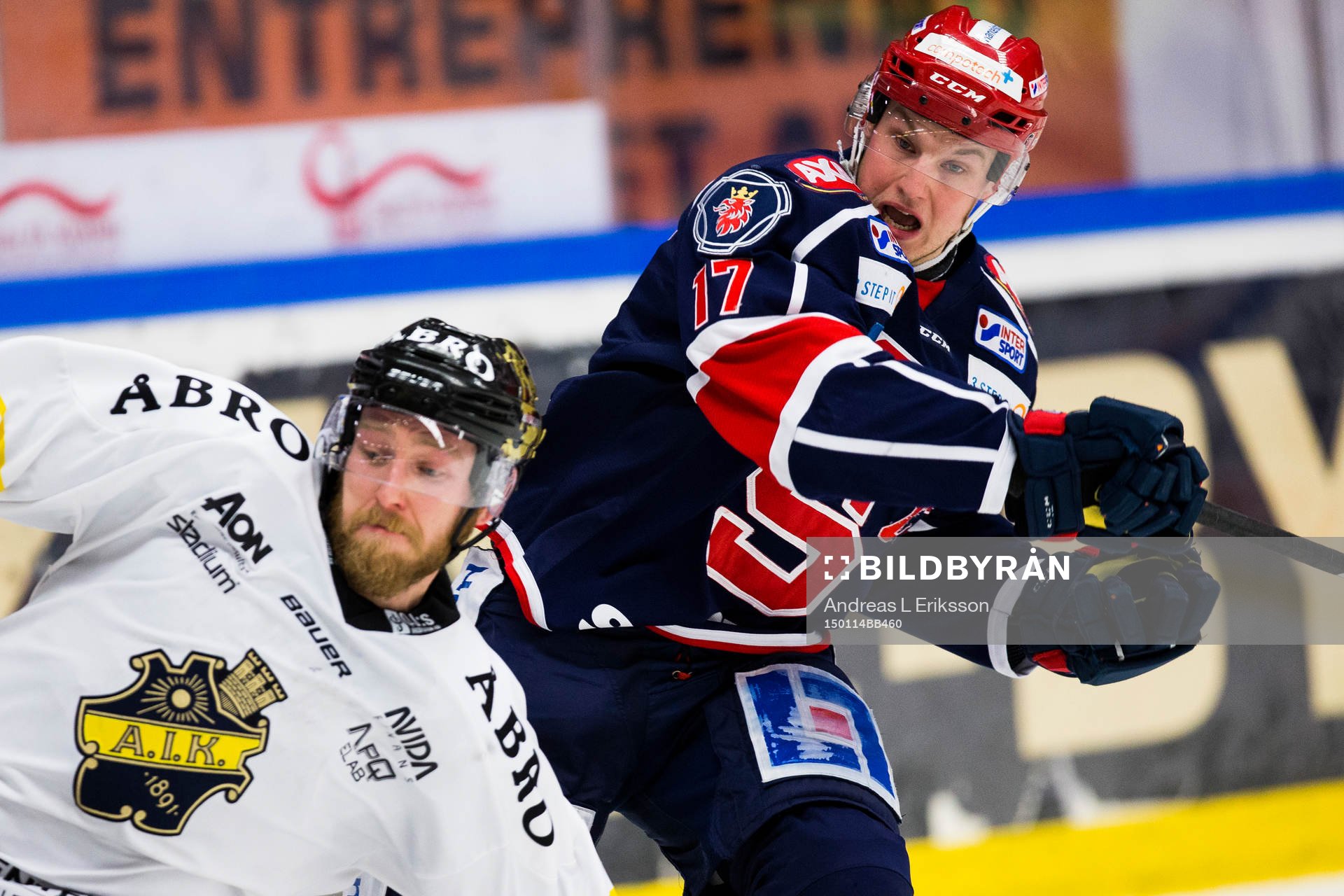 s Nils Bäckström dras omkull av Södertäljes Jonas