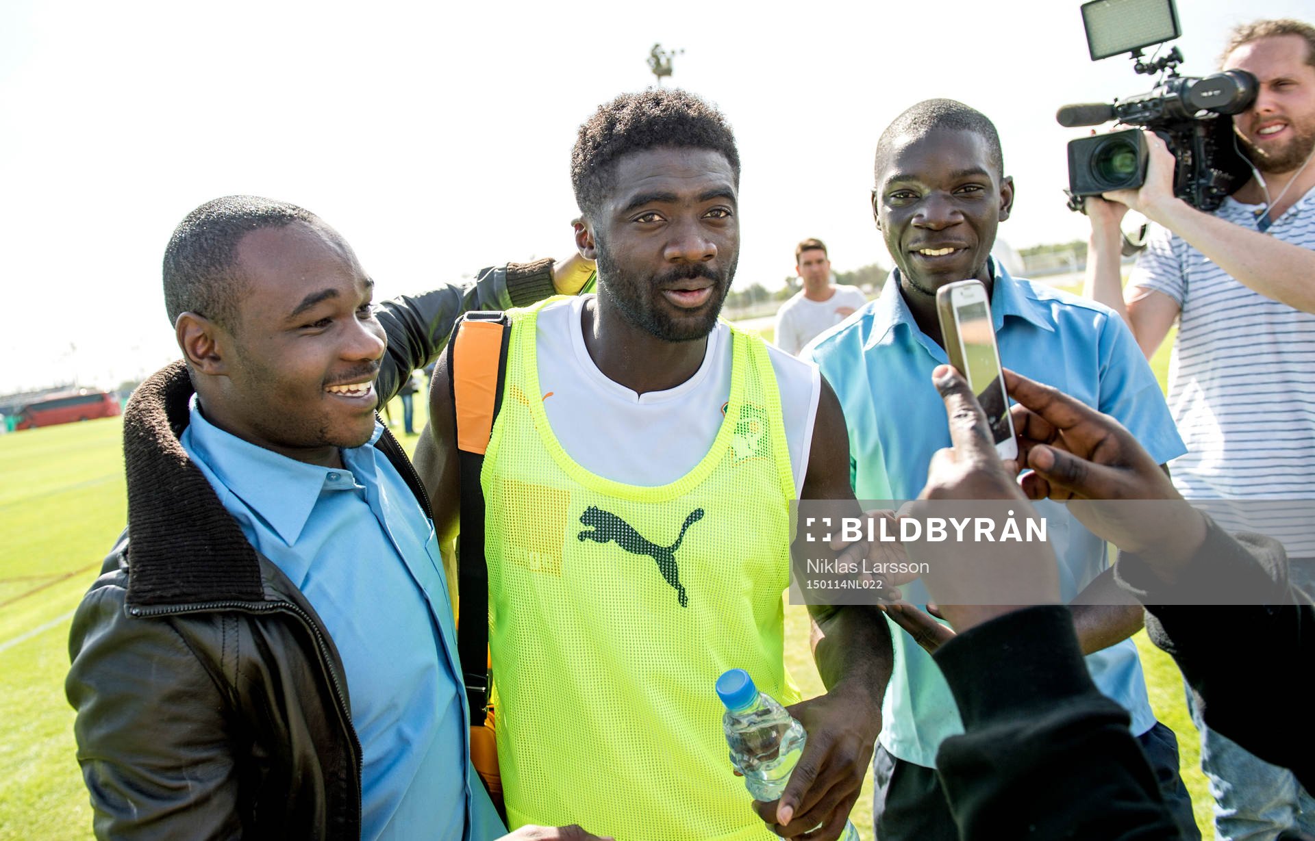 Elfenbenskustens Kolo Touré träffar supportrar