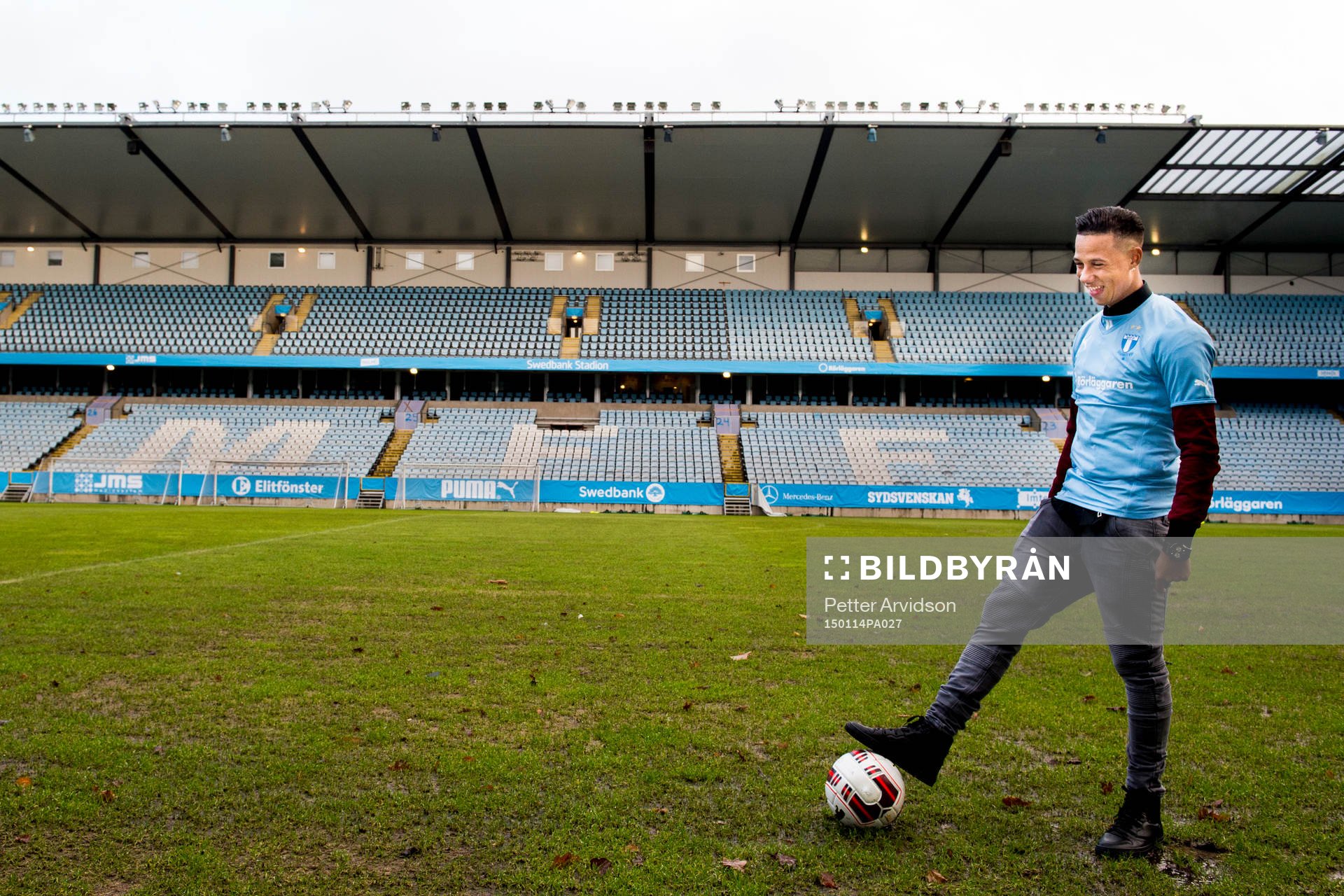 Tobias Sana efter en presskonferens där Malmö FF presenterar Tobias Sana som ny spelare den 14 januari 2015 i Malmö.
