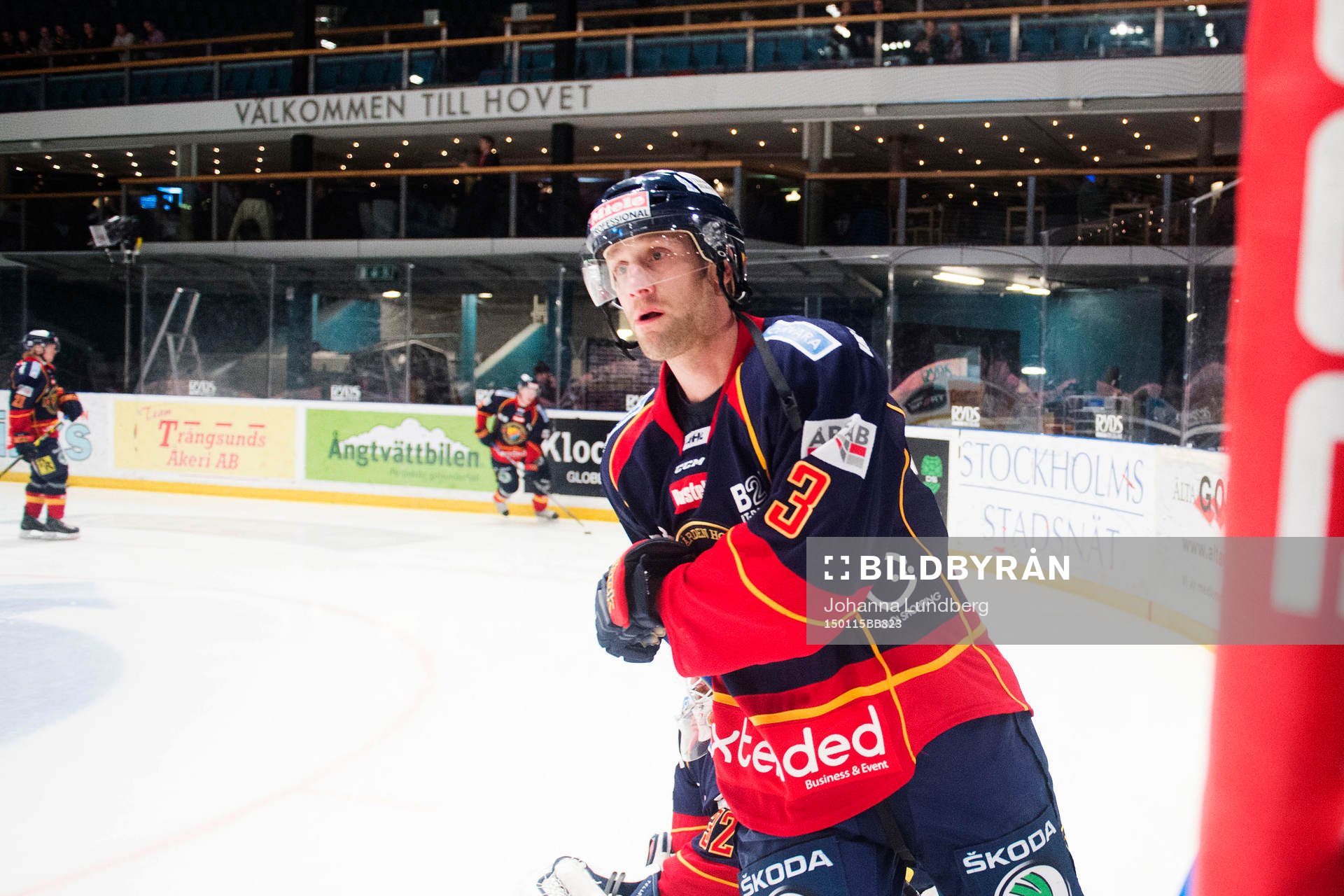 Djurgården Marcus Nilson värmer upp
