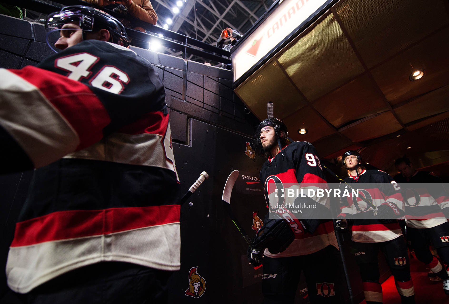 Ottawas Mika Zibanejad på väg in till uppvärmningen