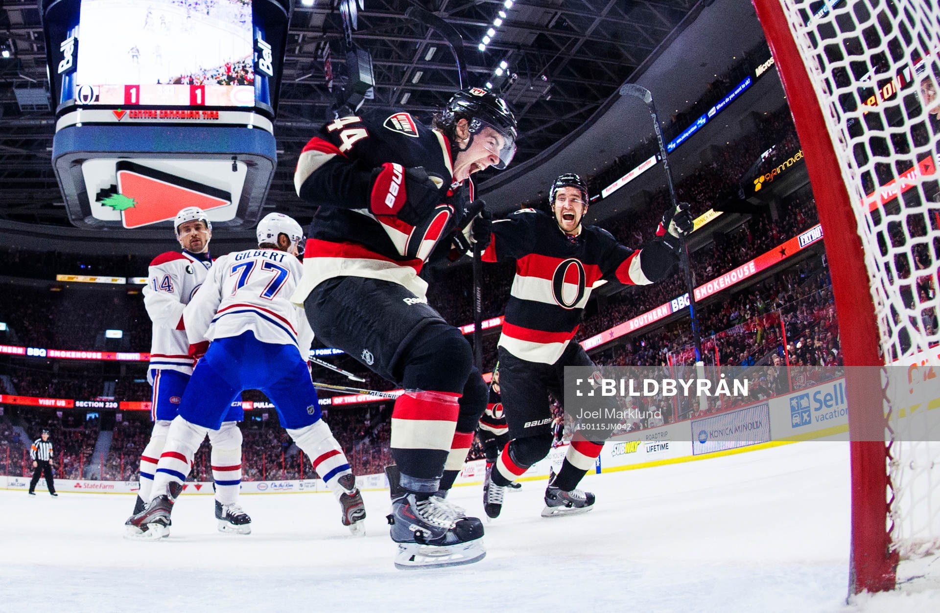 Ottawas Jean-Gabriel Pageau och Mark Stone jublar