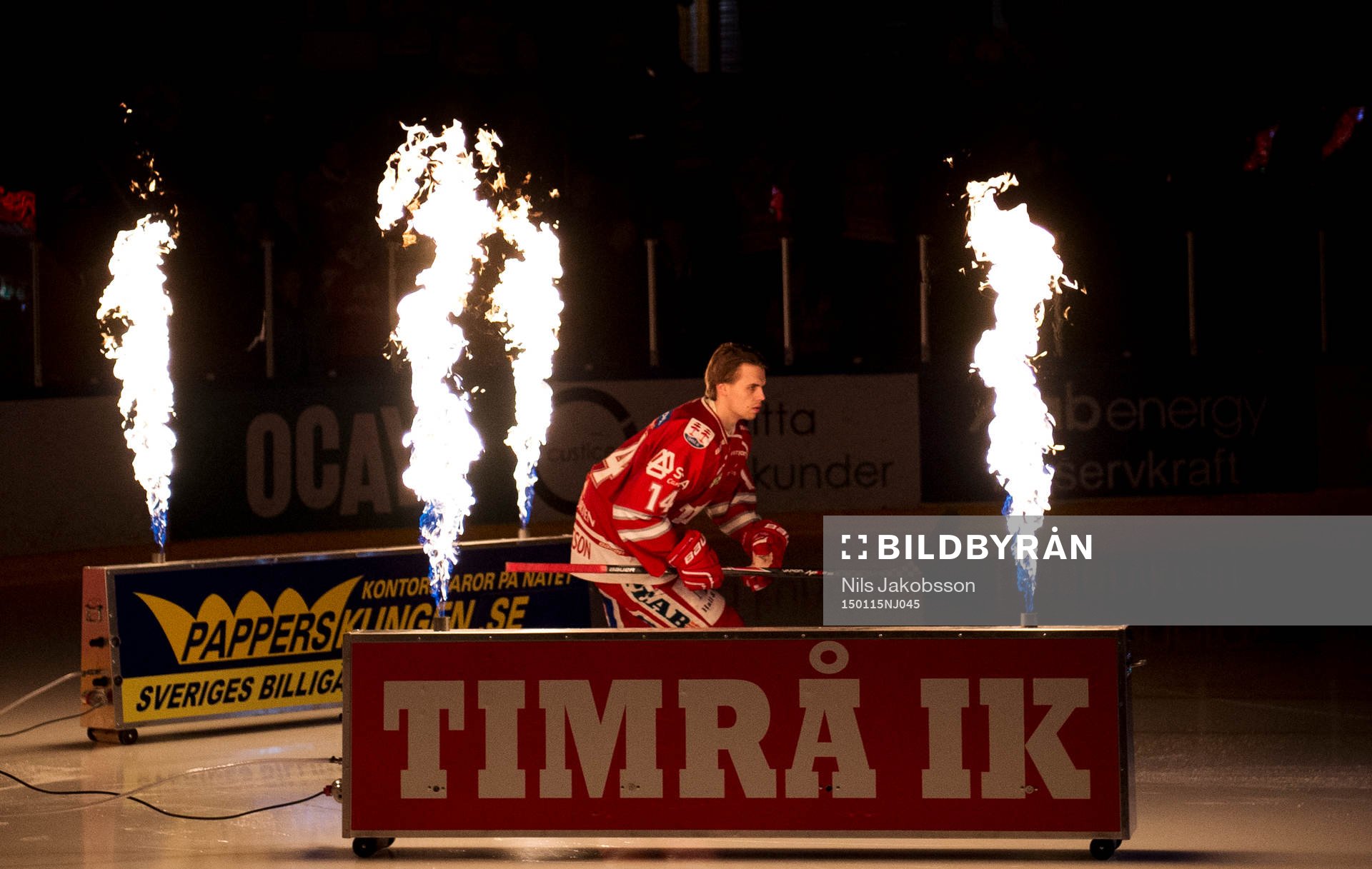 Timrås Emil Pettersson gör entre genom eld innan matchen