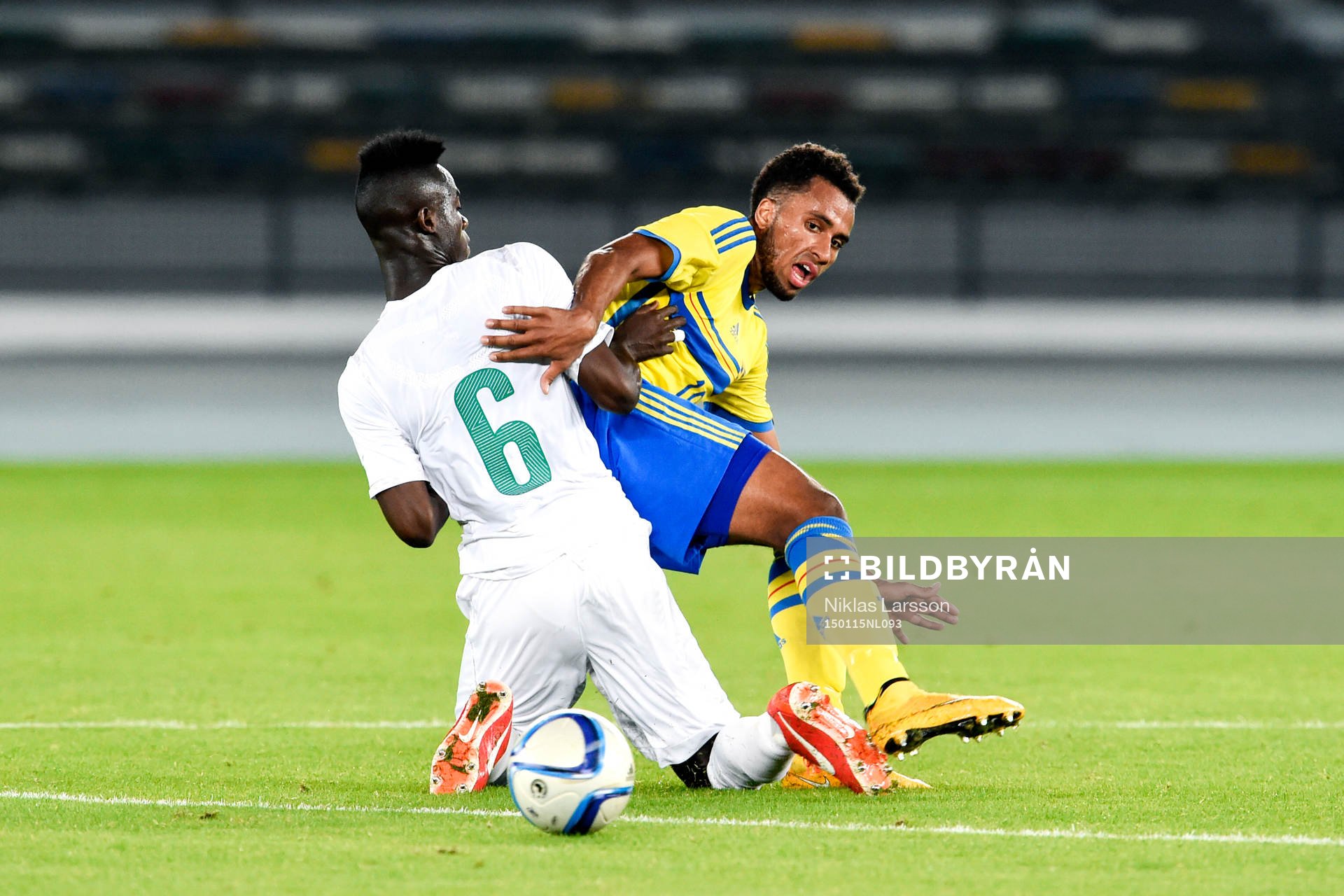 Sveriges Isaac Kiese Thelin och Elfenbenskustens Eric