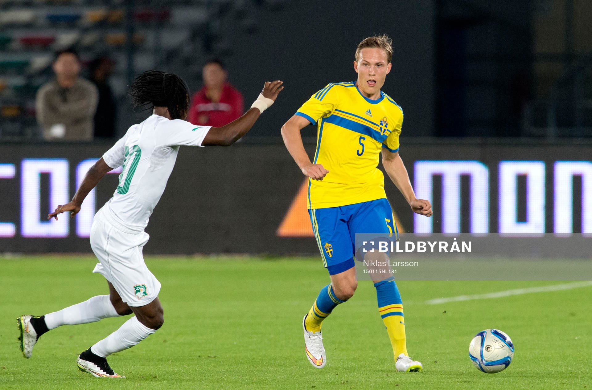 Sveriges Ludwig Augustinsson under vänskapsmatchen i fotboll mellan Sverige och Elfenbenskusten den 15 januari 2015 i Abu Dhabi.