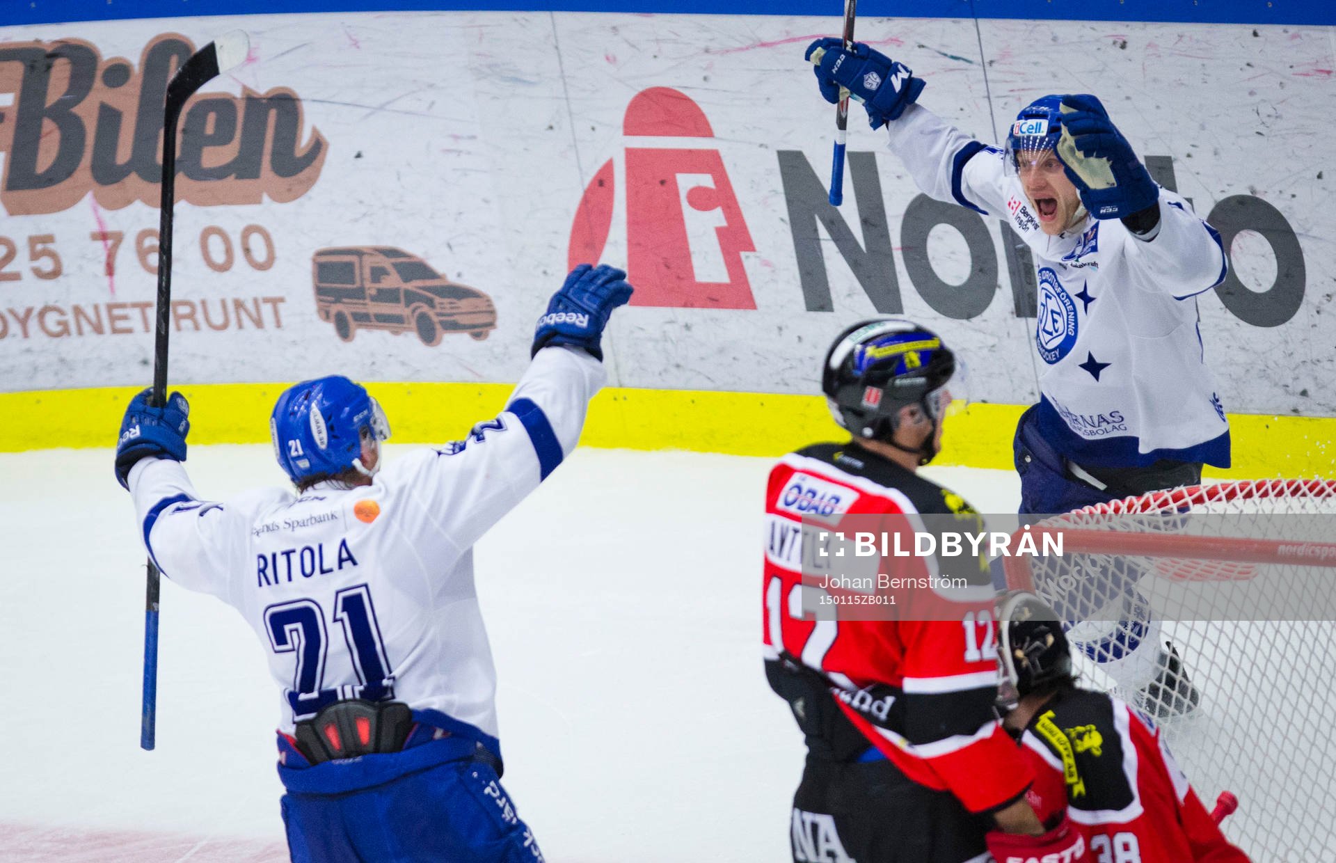 Leksands Mattias Ritola jublar med Johan Ryno