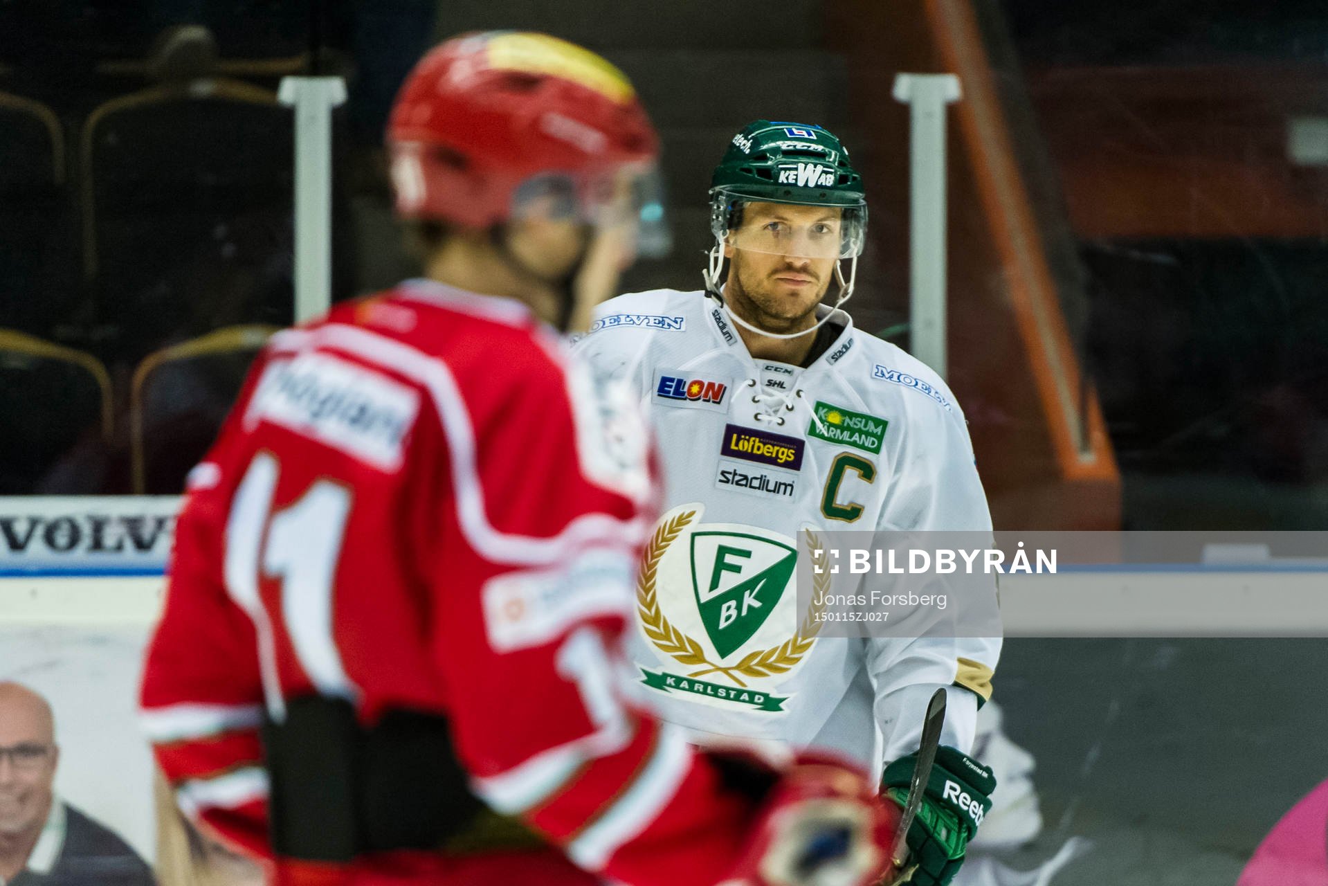 Färjestads Ole-Kristian Tollefsen och Modos Simon Önerud