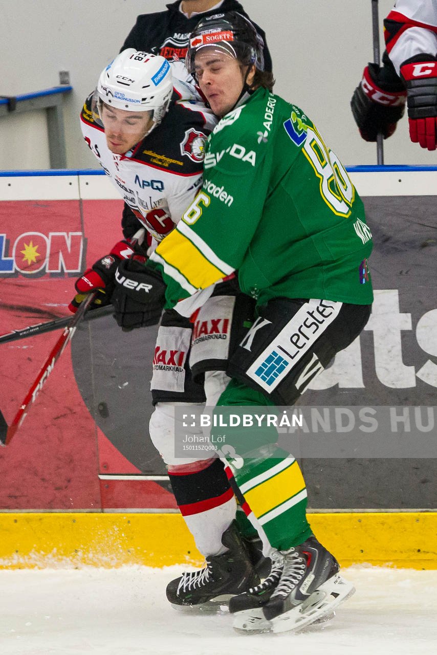Björklövens Tommy Wargh blir tacklad av Malmös Henrik