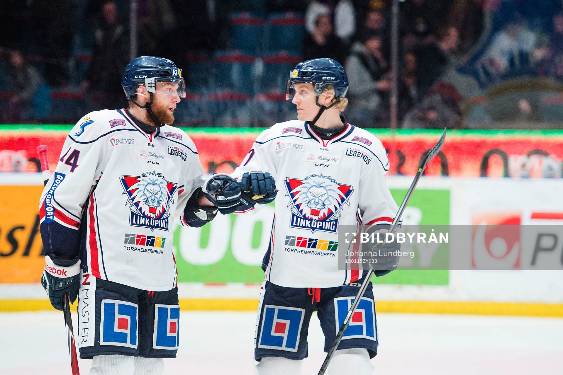 Linköpings Jonas Junland och Oscar Sundh jublar