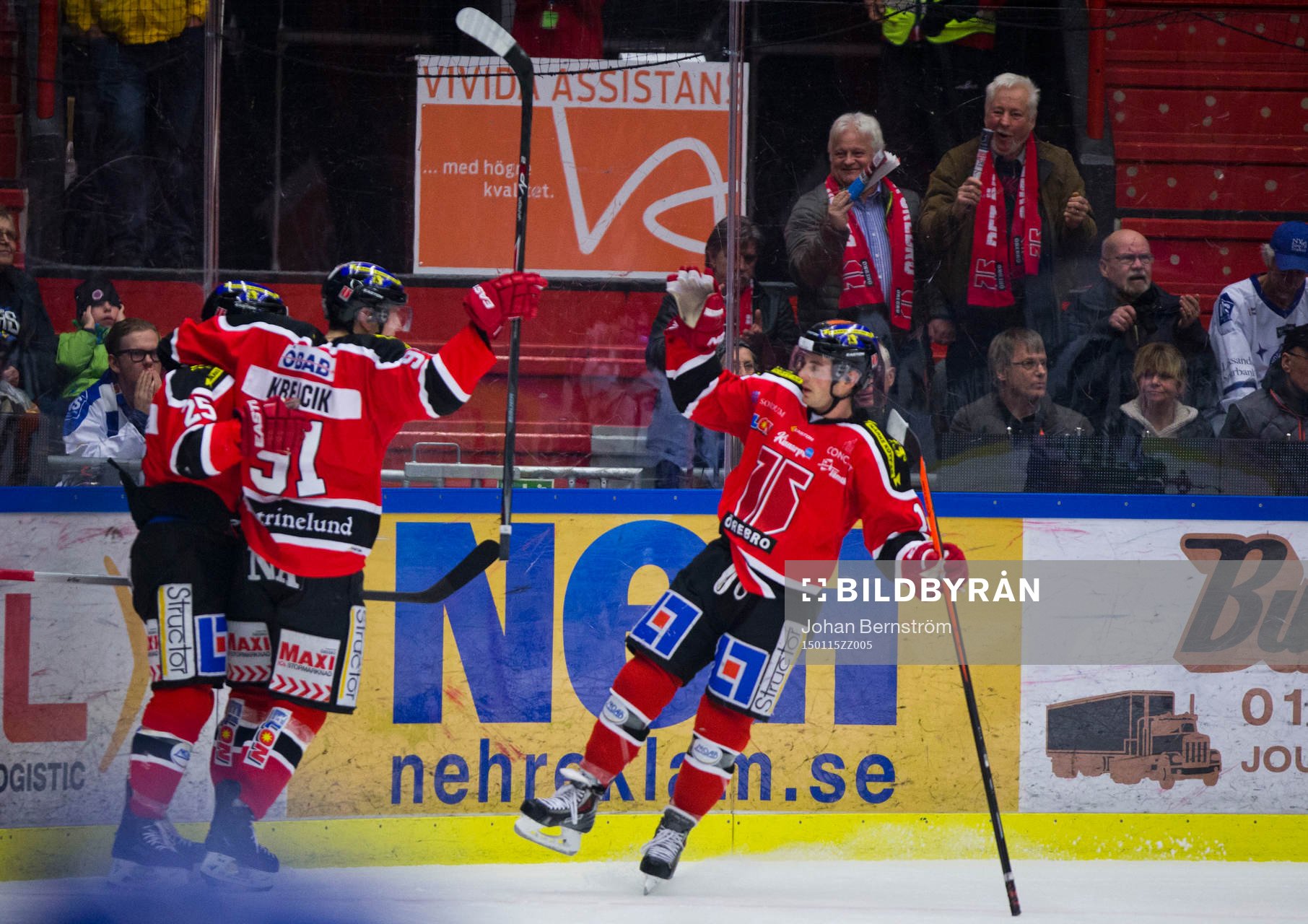 Örebros Martin Johansson gör 1-1 och jublar med Daniel